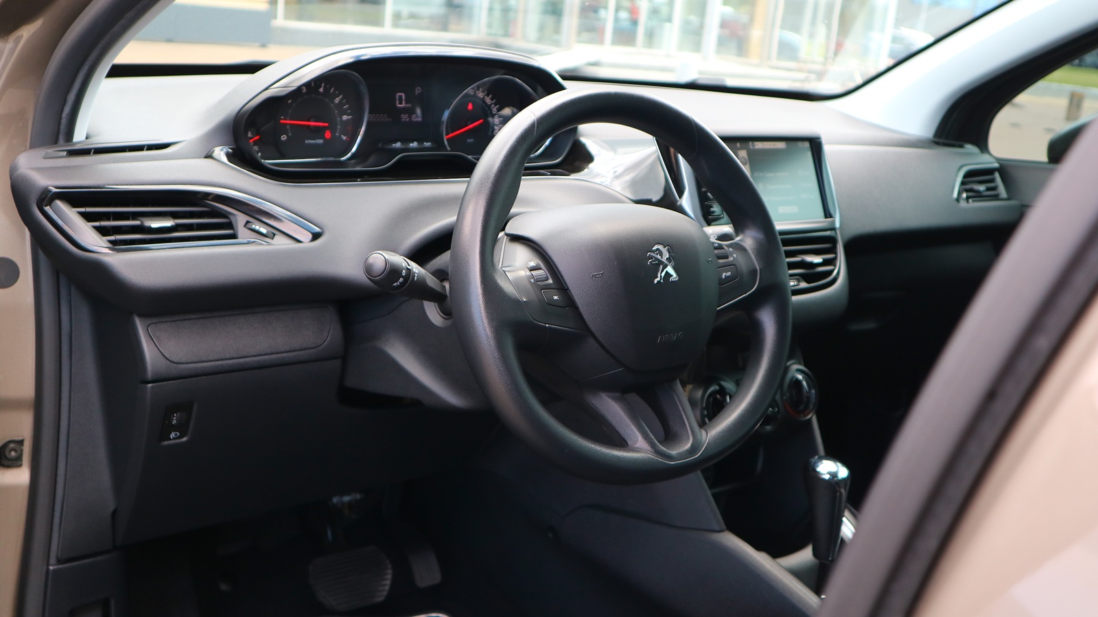 Інші авто PEUGEOT 208 2013 року, Хетчбек, Тойота Центр Київ "Автосаміт Укравто Столичне", м.Київ | Фото № 18 Інші авто PEUGEOT 208 2013 року з пробігом 86117 км, Хетчбек, Тойота Центр Київ "Автосаміт Укравто Столичне", м.Київ - 373000 ГРН | Фото № 18