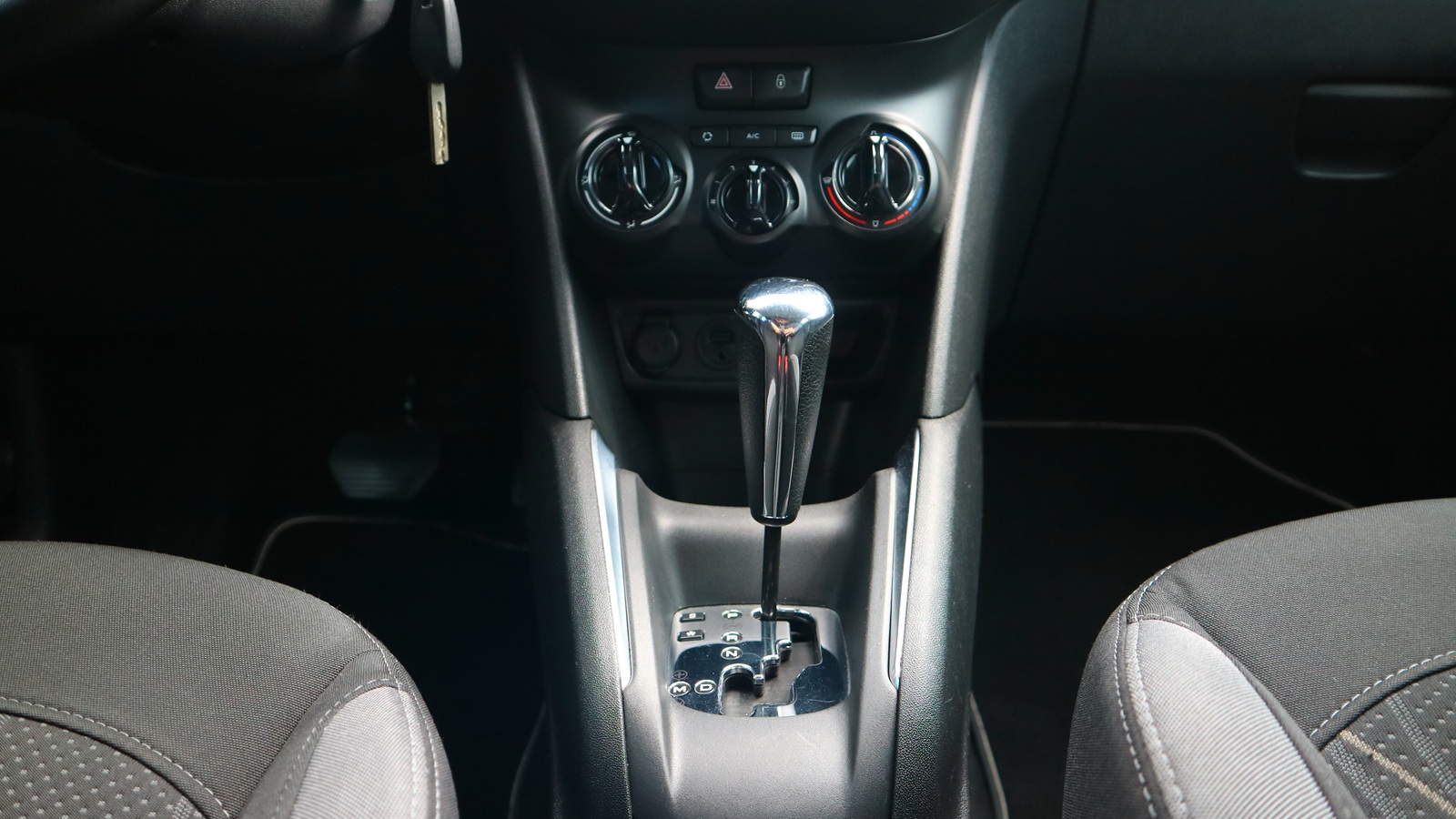 Інші авто PEUGEOT 208 2013 року, Хетчбек, Тойота Центр Київ "Автосаміт Укравто Столичне", м.Київ | Фото № 20 Інші авто PEUGEOT 208 2013 року з пробігом 86117 км, Хетчбек, Тойота Центр Київ "Автосаміт Укравто Столичне", м.Київ - 373000 ГРН | Фото № 20
