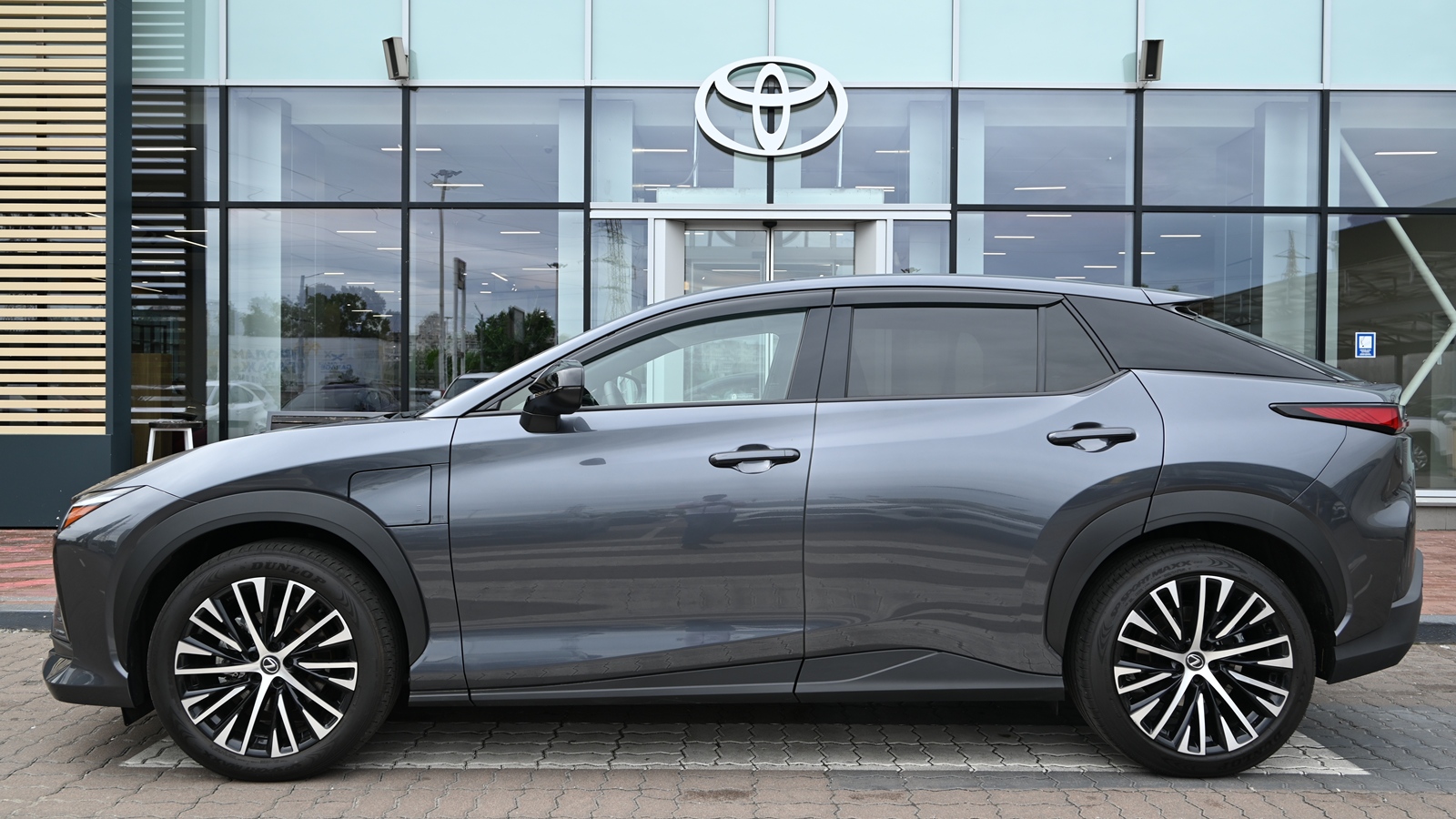Lexus RZ 450e 2024 року з пробігом 5033 км, Універсал, Тойота Центр Київ "Сіті Плаза", м.Київ - 2323500 ГРН | Фото № 3