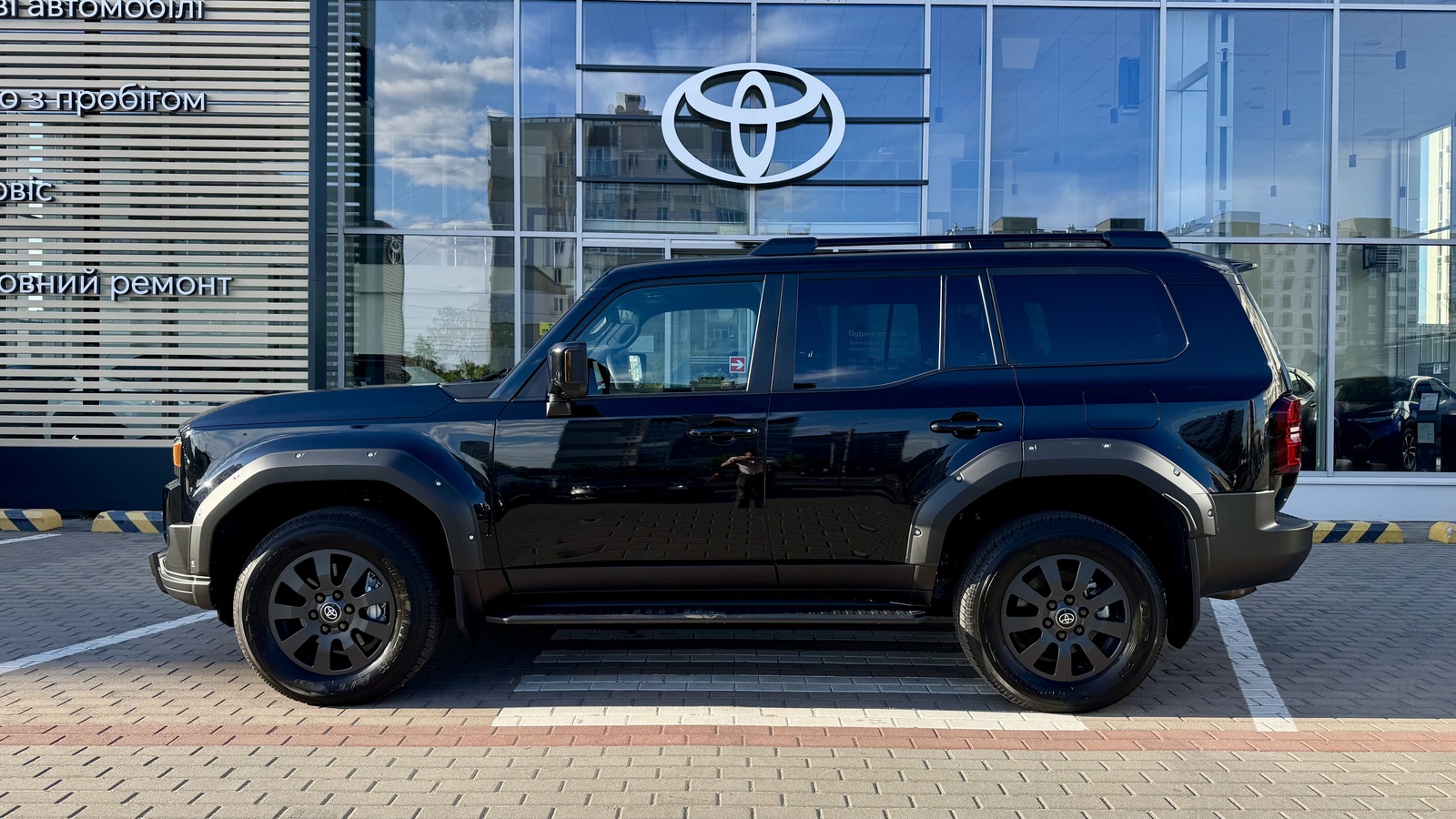 Toyota LAND CRUISER PRADO 2025 року з пробігом 15720 км, Універсал, Тойота Центр Чернігів "Соллі-Плюс", м.Чернігів - 2982000 ГРН | Фото № 3
