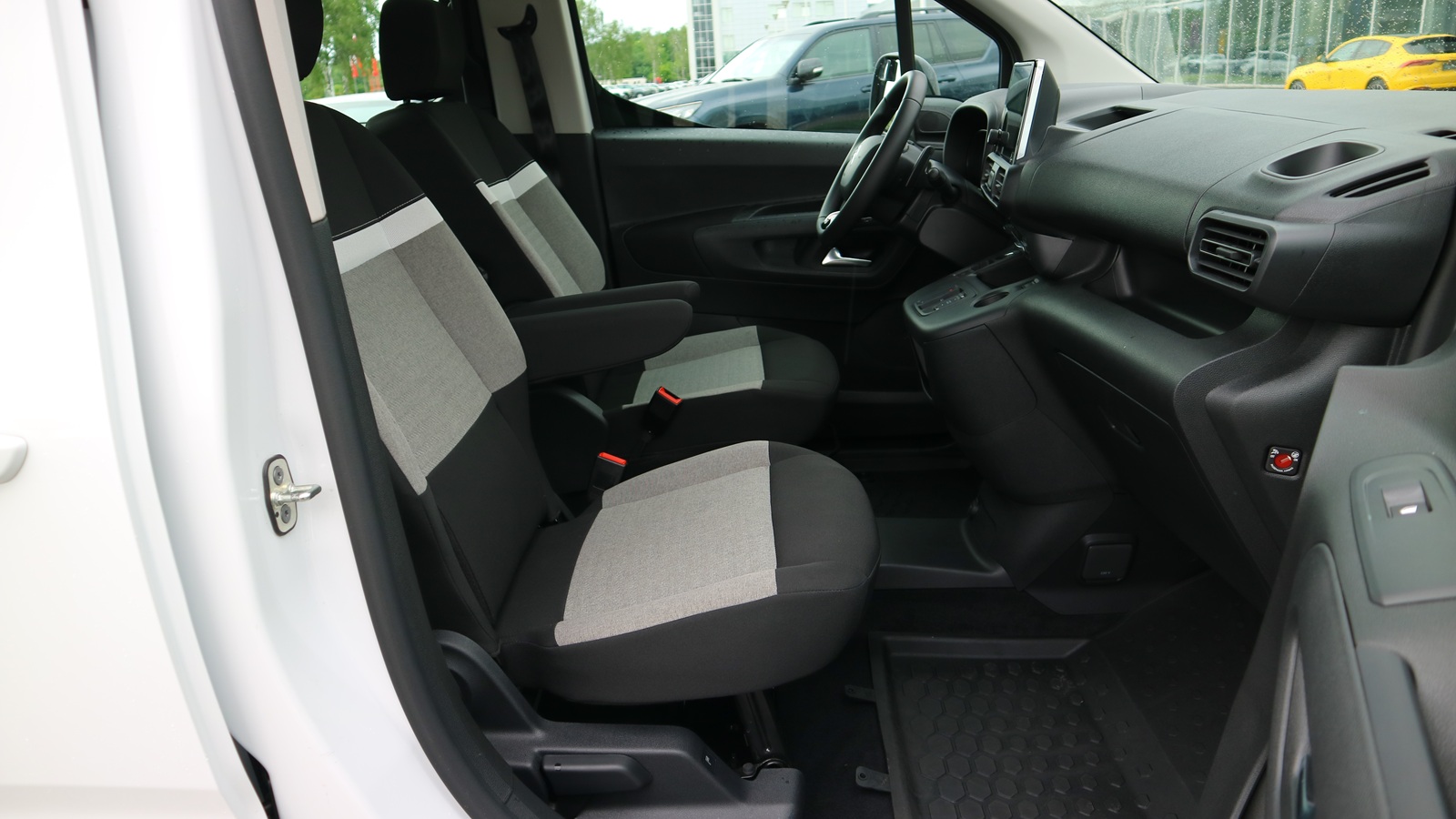Інші авто CITROEN Berlingo 2024 року, Універсал, Тойота Центр Київ "Автосаміт Укравто Столичне", м.Київ | Фото № 6 Інші авто CITROEN Berlingo 2024 року з пробігом 20976 км, Універсал, Тойота Центр Київ "Автосаміт Укравто Столичне", м.Київ - 1143000 ГРН | Фото № 6