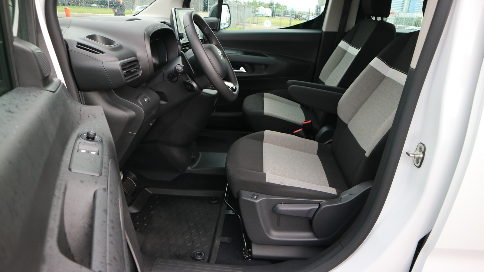 Інші авто CITROEN Berlingo 2024 року, Універсал, Тойота Центр Київ "Автосаміт Укравто Столичне", м.Київ | Фото № 13 Інші авто CITROEN Berlingo 2024 року з пробігом 20976 км, Універсал, Тойота Центр Київ "Автосаміт Укравто Столичне", м.Київ - 1143000 ГРН | Фото № 13