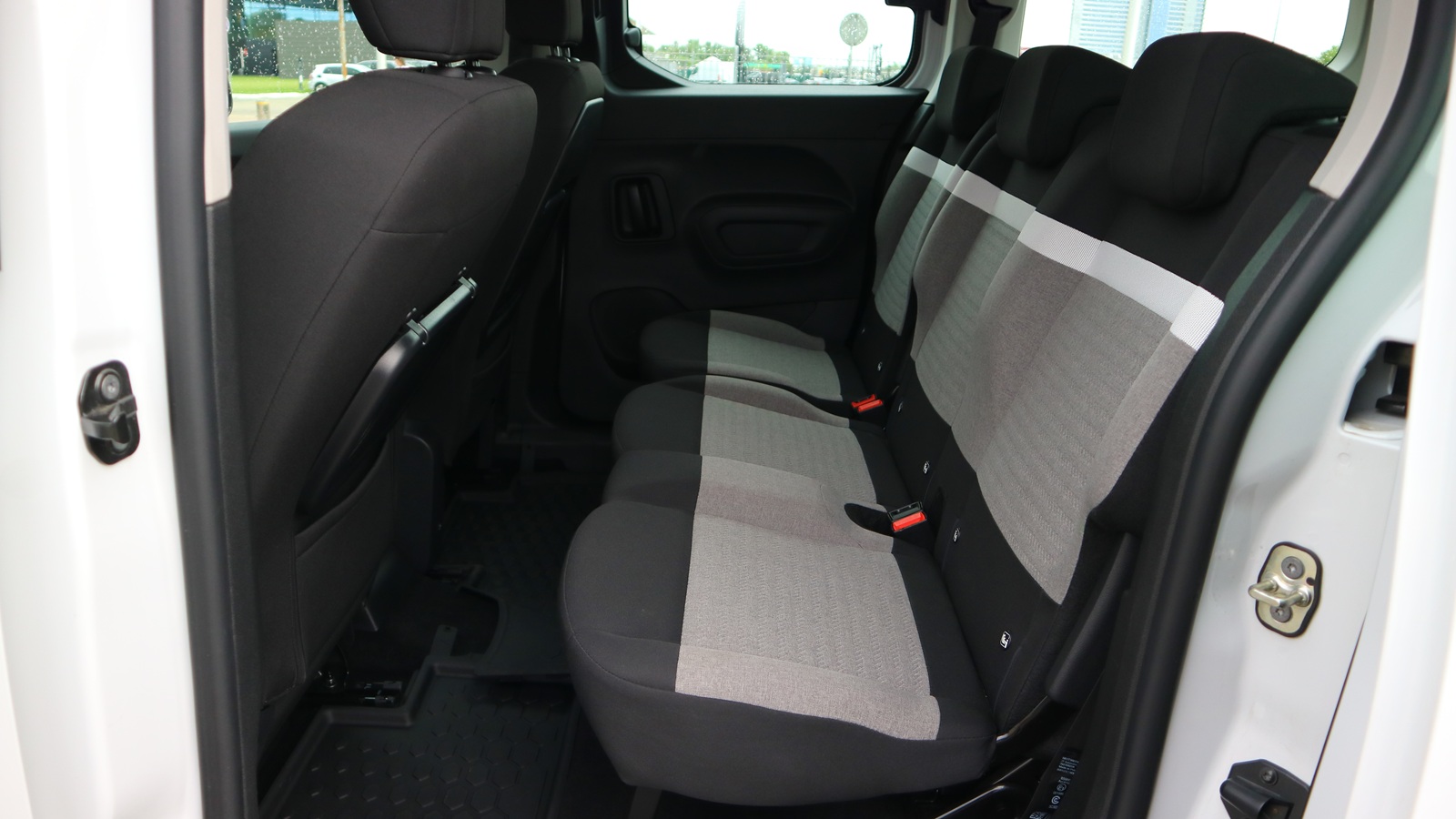 Інші авто CITROEN Berlingo 2024 року, Універсал, Тойота Центр Київ "Автосаміт Укравто Столичне", м.Київ | Фото № 14 Інші авто CITROEN Berlingo 2024 року з пробігом 20976 км, Універсал, Тойота Центр Київ "Автосаміт Укравто Столичне", м.Київ - 1143000 ГРН | Фото № 14