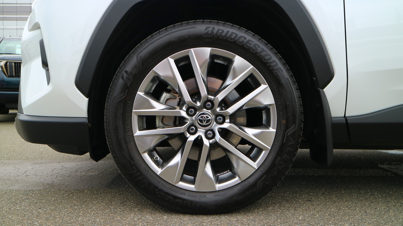 Toyota RAV4 2023 року, Універсал, Тойота Центр Київ "Автосаміт Укравто Столичне", м.Київ | Фото № 11 Toyota RAV4 2023 року з пробігом 51035 км, Універсал, Тойота Центр Київ "Автосаміт Укравто Столичне", м.Київ - 2150000 ГРН | Фото № 11