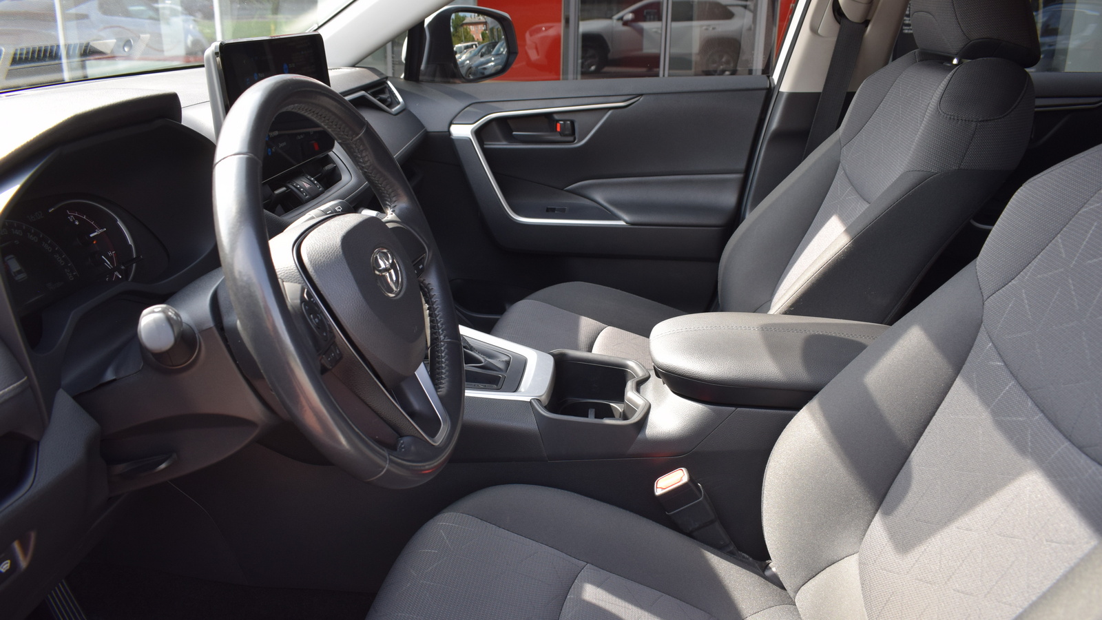 Toyota RAV4 2023 року, Універсал, Тойота Центр Житомир "Стар - Кар", м.Житомир | Фото № 12 Toyota RAV4 2023 року з пробігом 193720 км, Універсал, Тойота Центр Житомир "Стар - Кар", м.Житомир - 1250860 ГРН | Фото № 12