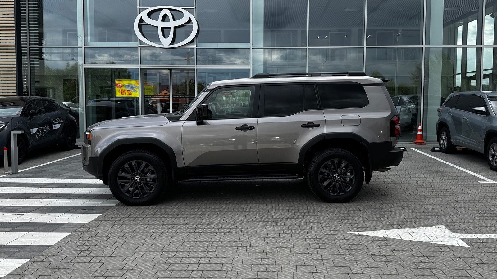 Toyota LAND CRUISER PRADO 2024 року з пробігом 4473 км, Універсал, Тойота Центр Рівне "Агат Авто", м.Рівне - 3049800 ГРН | Фото № 3