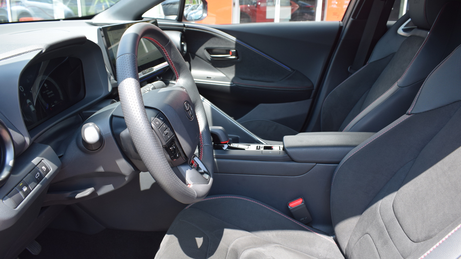Toyota C-HR 2025 року, Хетчбек, Тойота Центр Житомир "Стар - Кар", м.Житомир | Фото № 12 Toyota C-HR 2025 року з пробігом 998 км, Хетчбек, Тойота Центр Житомир "Стар - Кар", м.Житомир - 1740990 ГРН | Фото № 12