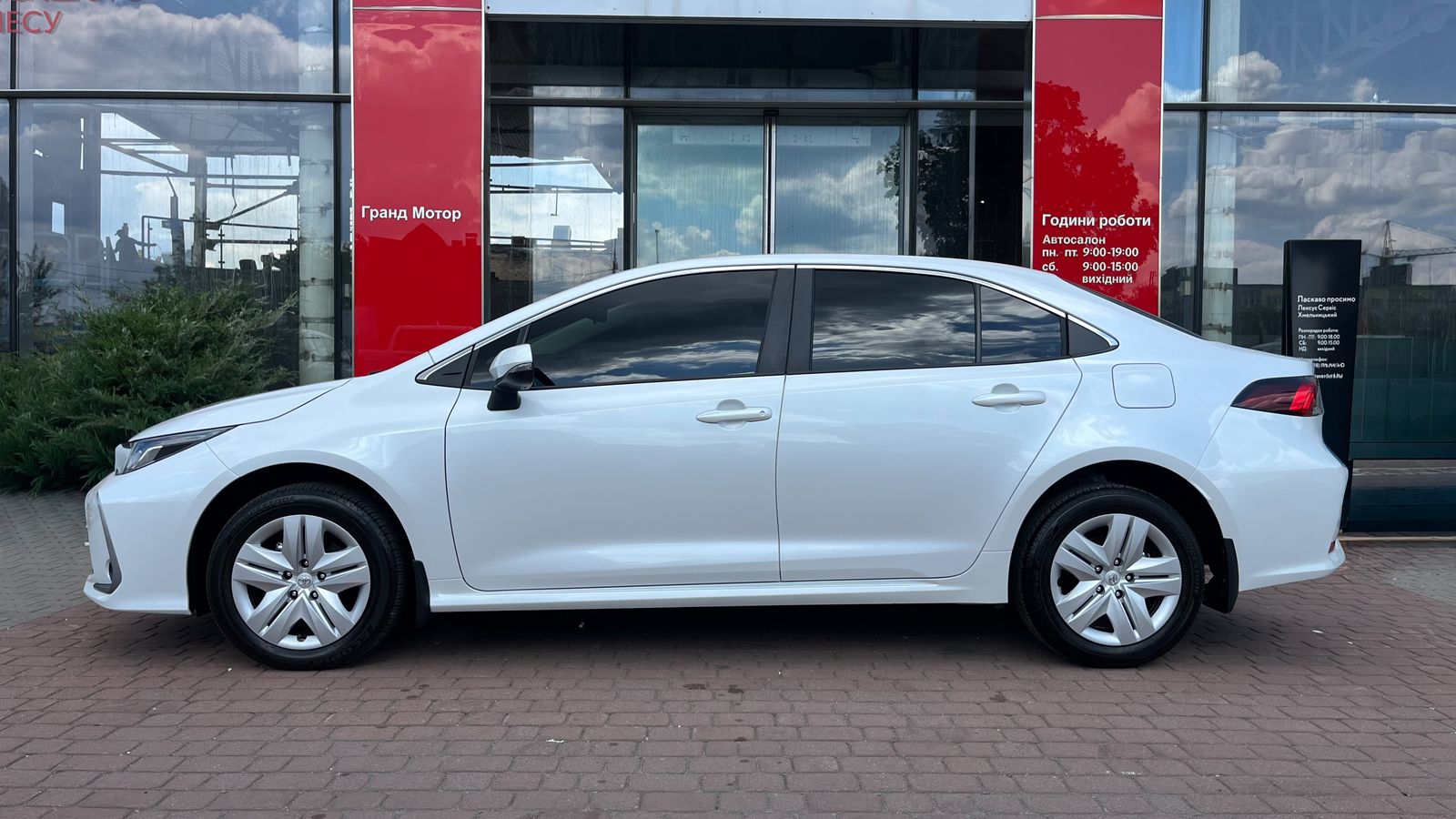 Toyota COROLLA 2025 року з пробігом 7867 км, Седан, Тойота Центр Хмельницький "Гранд Мотор", м.Хмельницький - 1100000 ГРН | Фото № 3