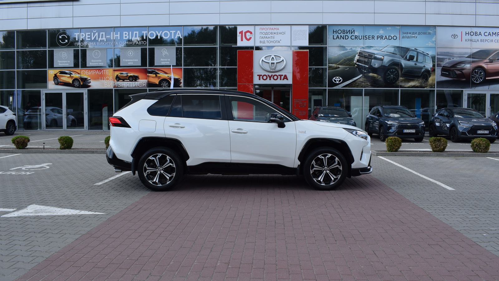 Toyota RAV4 Plug-In 2021 року, Ліфтбек, Тойота Центр Житомир "Стар - Кар", м.Житомир | Фото № 16 Toyota RAV4 Plug-In 2021 року з пробігом 112282 км, Ліфтбек, Тойота Центр Житомир "Стар - Кар", м.Житомир - 2015850 ГРН | Фото № 16