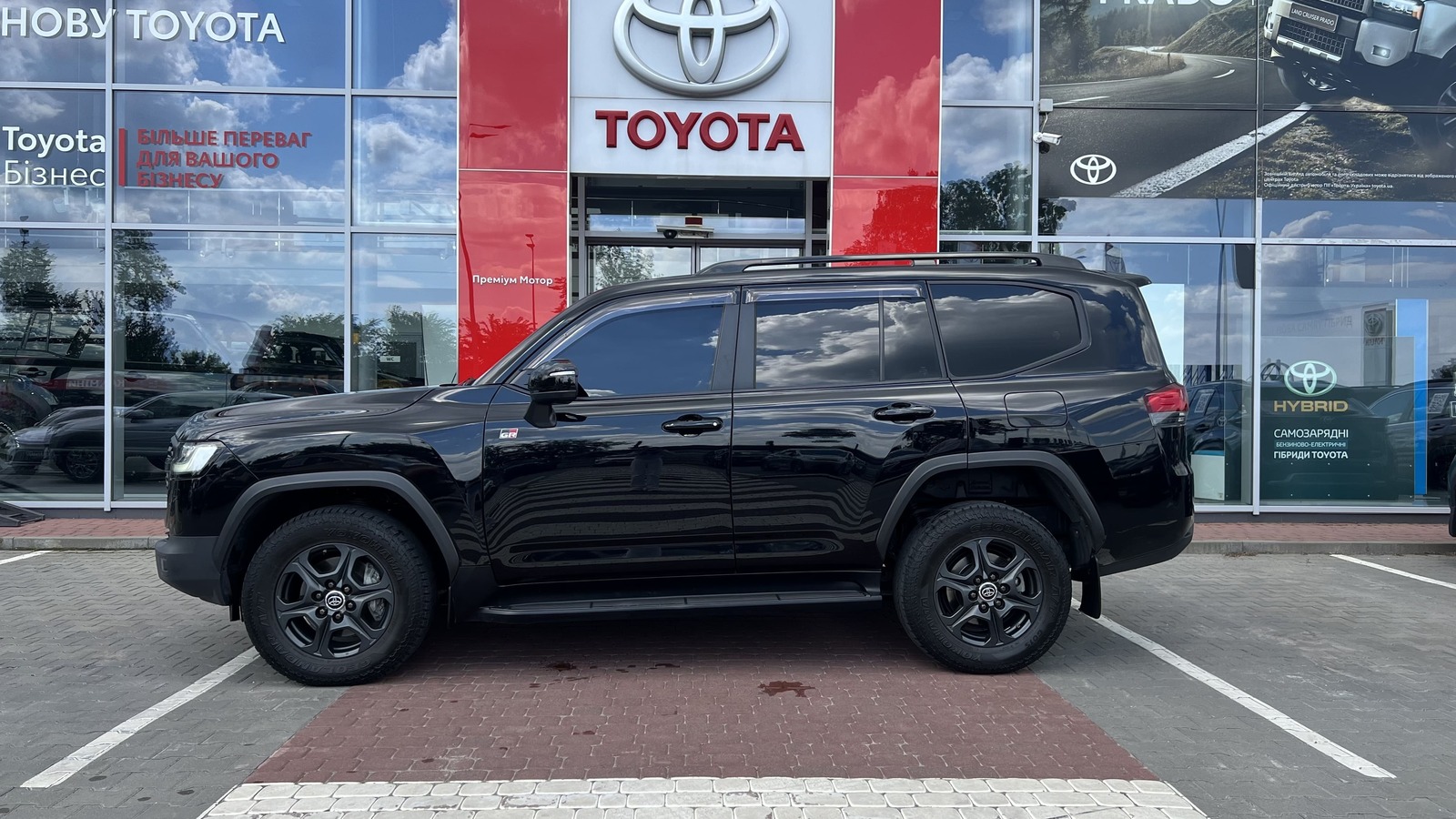 Toyota LAND CRUISER 200 2022 року, Універсал, Тойота Центр Вінниця "Преміум Мотор", м.Вінниця | Фото № 3 Toyota LAND CRUISER 200 2022 року з пробігом 139080 км, Універсал, Тойота Центр Вінниця "Преміум Мотор", м.Вінниця - 3040000 ГРН | Фото № 3