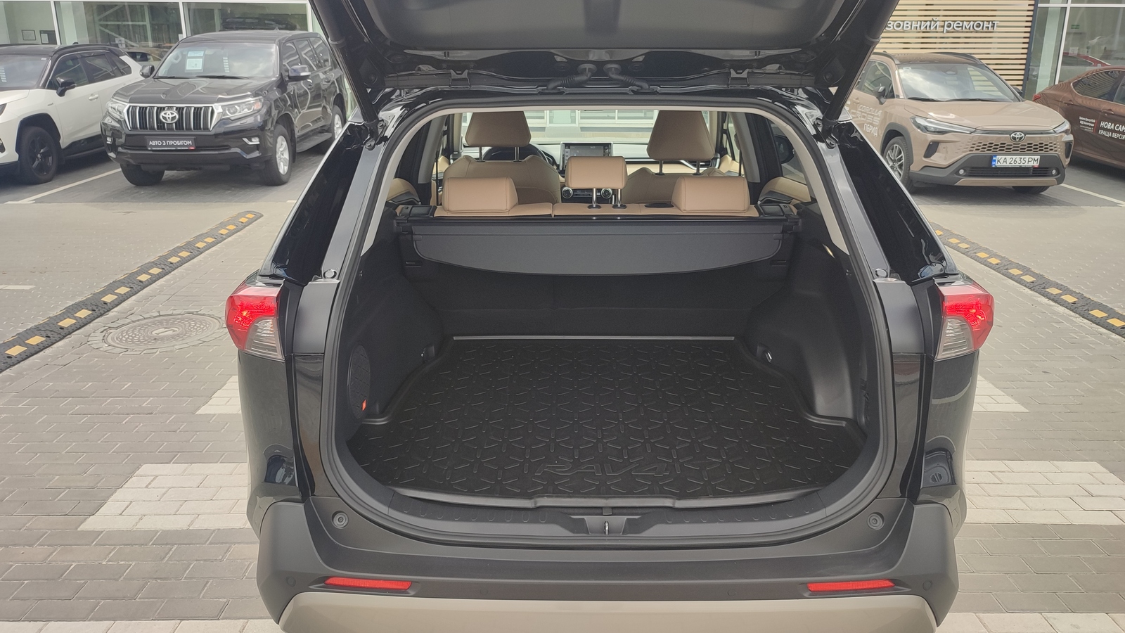 Toyota RAV4 2022 року, Універсал, Тойота Центр Київ "ВіДі Автострада", м.Київ | Фото № 10 Toyota RAV4 2022 року з пробігом 44128 км, Універсал, Тойота Центр Київ "ВіДі Автострада", м.Київ - 2055000 ГРН | Фото № 10