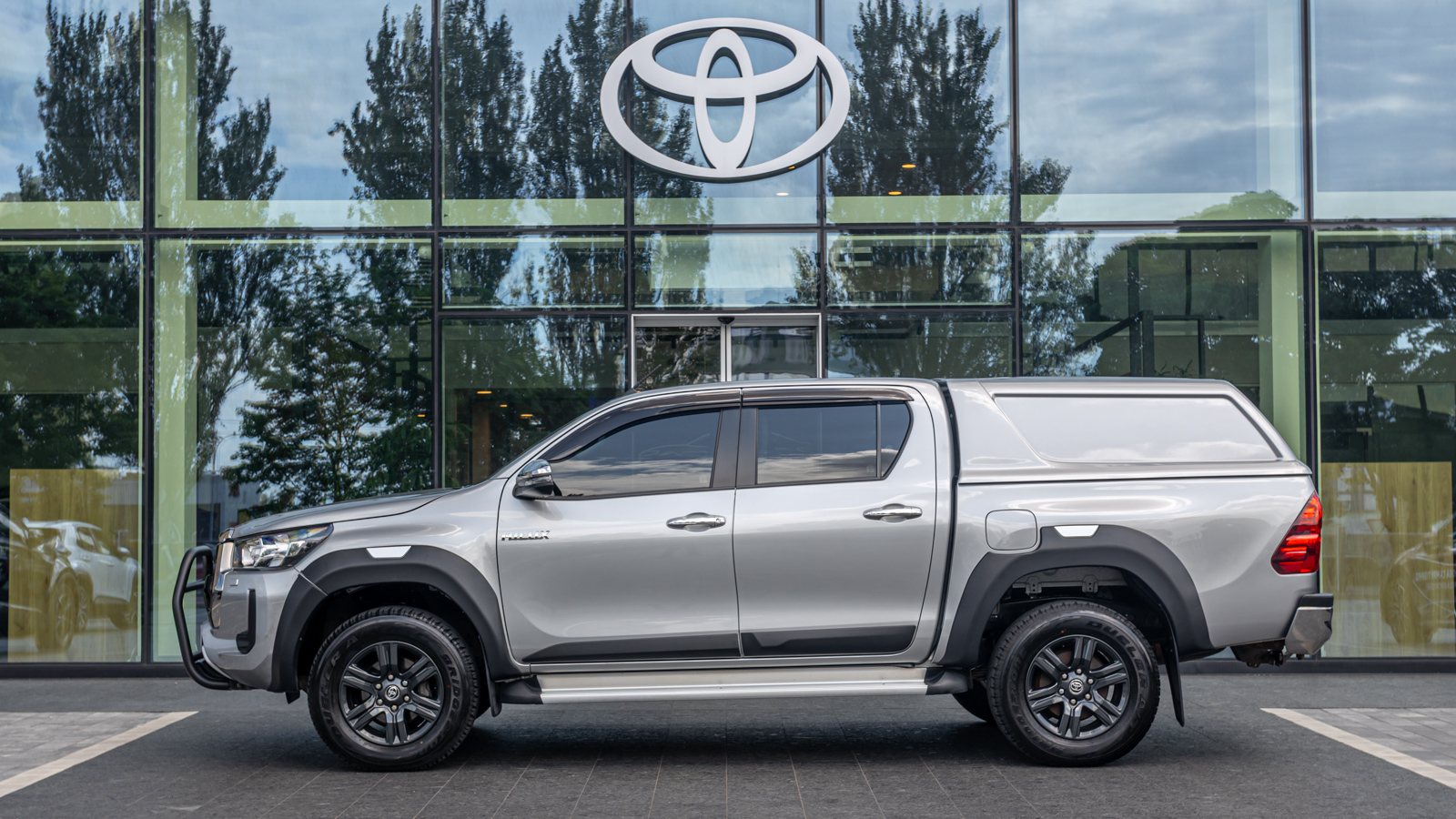 Toyota HILUX 2022 року, Пікап, Тойота Центр Дніпро "Алмаз Мотор" на Запорізькому шосе, м.Дніпро | Фото № 3 Toyota HILUX 2022 року з пробігом 28240 км, Пікап, Тойота Центр Дніпро "Алмаз Мотор" на Запорізькому шосе, м.Дніпро - 2160000 ГРН | Фото № 3