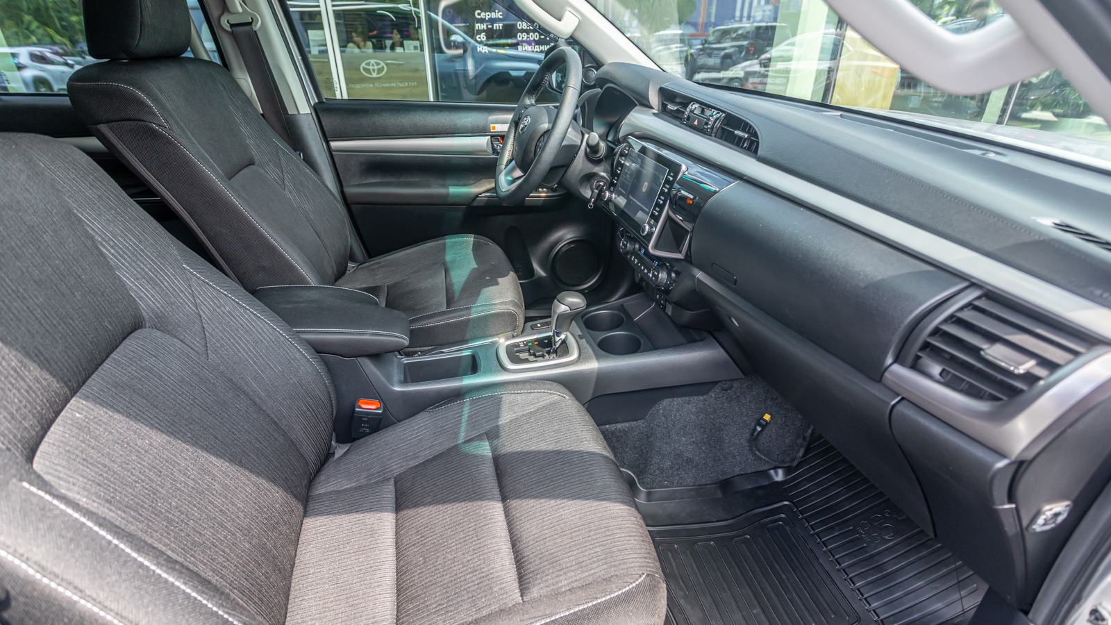 Toyota HILUX 2022 року, Пікап, Тойота Центр Дніпро "Алмаз Мотор" на Запорізькому шосе, м.Дніпро | Фото № 6 Toyota HILUX 2022 року з пробігом 28240 км, Пікап, Тойота Центр Дніпро "Алмаз Мотор" на Запорізькому шосе, м.Дніпро - 2160000 ГРН | Фото № 6