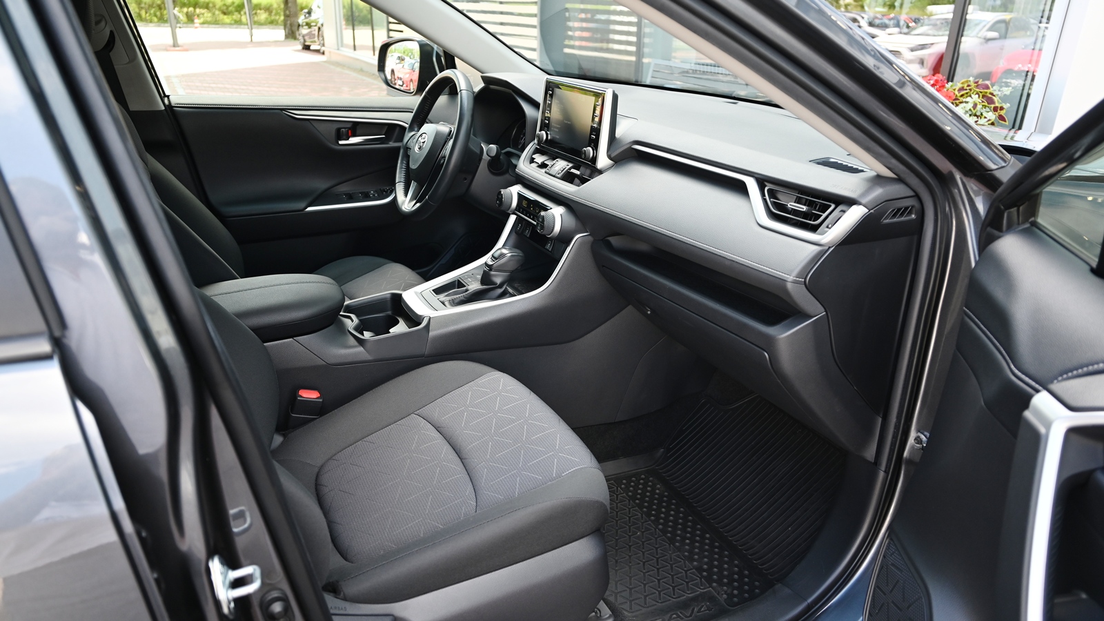Toyota RAV4 2020 року, Універсал, Тойота Центр Київ "Сіті Плаза", м.Київ | Фото № 6 Toyota RAV4 2020 року з пробігом 90711 км, Універсал, Тойота Центр Київ "Сіті Плаза", м.Київ - 1065000 ГРН | Фото № 6