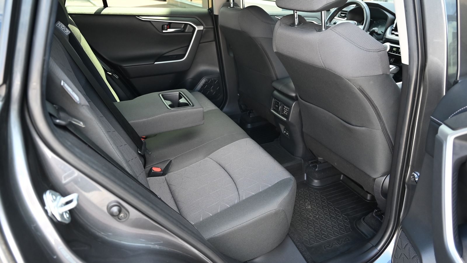 Toyota RAV4 2020 року, Універсал, Тойота Центр Київ "Сіті Плаза", м.Київ | Фото № 7 Toyota RAV4 2020 року з пробігом 90711 км, Універсал, Тойота Центр Київ "Сіті Плаза", м.Київ - 1065000 ГРН | Фото № 7