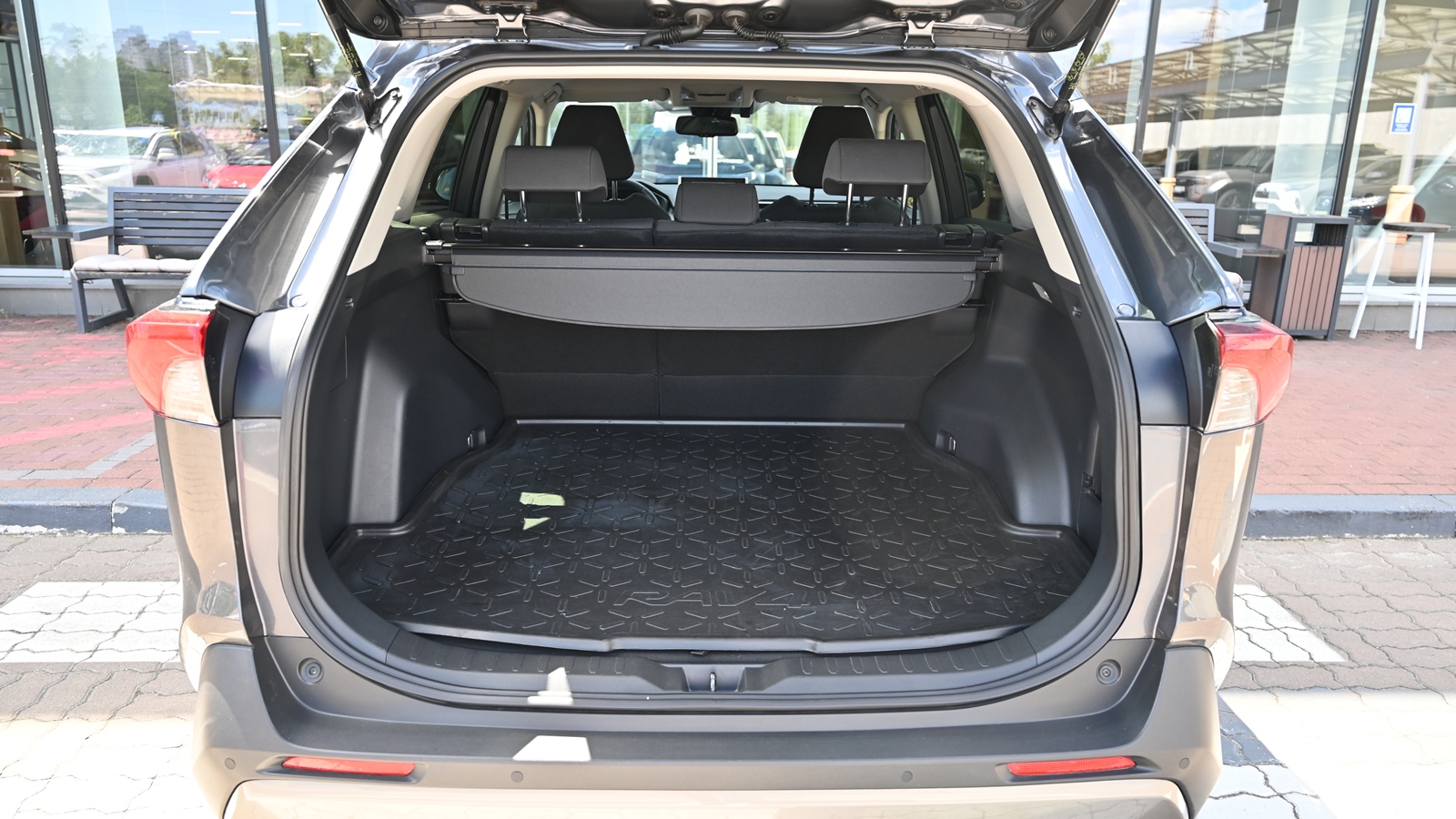 Toyota RAV4 2020 року, Універсал, Тойота Центр Київ "Сіті Плаза", м.Київ | Фото № 10 Toyota RAV4 2020 року з пробігом 90711 км, Універсал, Тойота Центр Київ "Сіті Плаза", м.Київ - 1065000 ГРН | Фото № 10