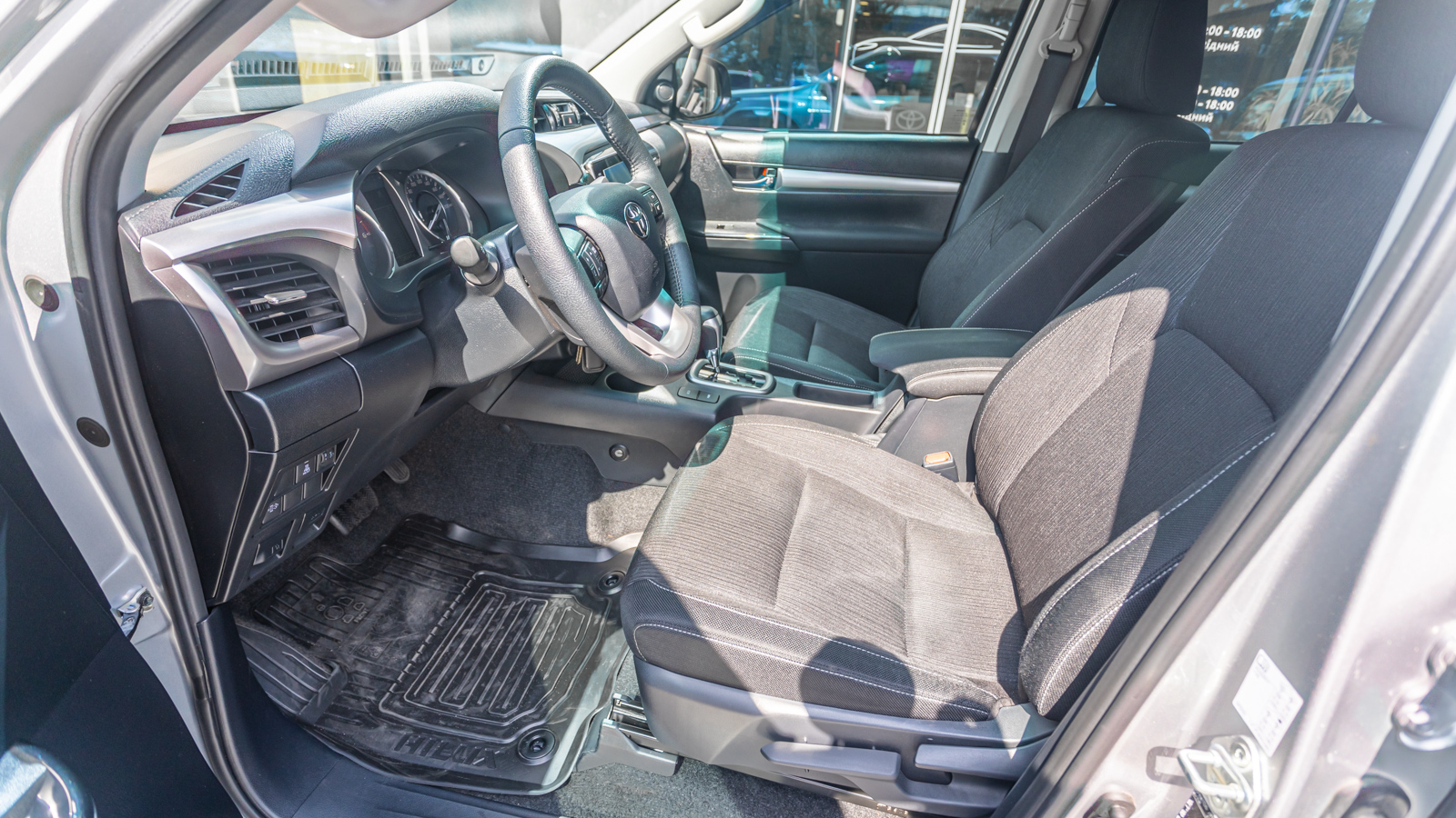Toyota HILUX 2022 року, Пікап, Тойота Центр Дніпро "Алмаз Мотор" на Запорізькому шосе, м.Дніпро | Фото № 12 Toyota HILUX 2022 року з пробігом 28240 км, Пікап, Тойота Центр Дніпро "Алмаз Мотор" на Запорізькому шосе, м.Дніпро - 2160000 ГРН | Фото № 12