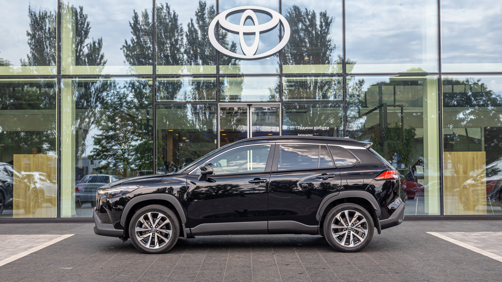 Toyota COROLLA CROSS 2024 року, Хетчбек, Тойота Центр Дніпро "Алмаз Мотор" на Запорізькому шосе, м.Дніпро | Фото № 3 Toyota COROLLA CROSS 2024 року з пробігом 35417 км, Хетчбек, Тойота Центр Дніпро "Алмаз Мотор" на Запорізькому шосе, м.Дніпро - 1600000 ГРН | Фото № 3