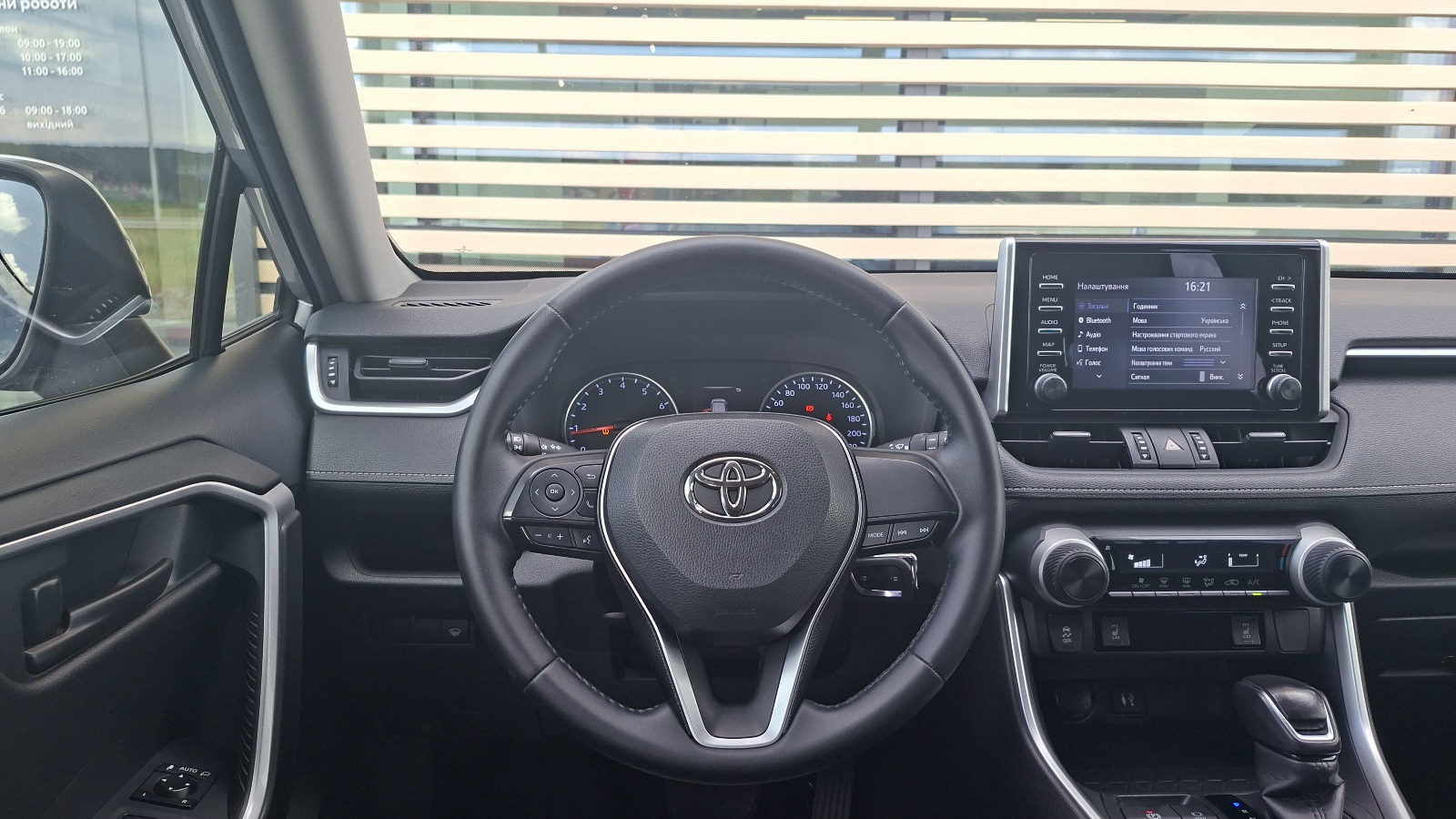 Toyota RAV4 2019 року, Універсал, Тойота Центр Ужгород "Карат Мотор", м.Ужгород | Фото № 8 Toyota RAV4 2019 року з пробігом 100111 км, Універсал, Тойота Центр Ужгород "Карат Мотор", м.Ужгород - 1050000 ГРН | Фото № 8