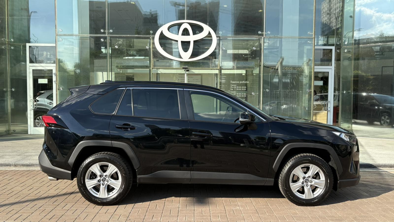 Toyota RAV4 2021 року, Універсал, Тойота Центр Київ "Автосаміт Укравто", м.Київ | Фото № 16 Toyota RAV4 2021 року з пробігом 89216 км, Універсал, Тойота Центр Київ "Автосаміт Укравто", м.Київ - 1328750 ГРН | Фото № 16