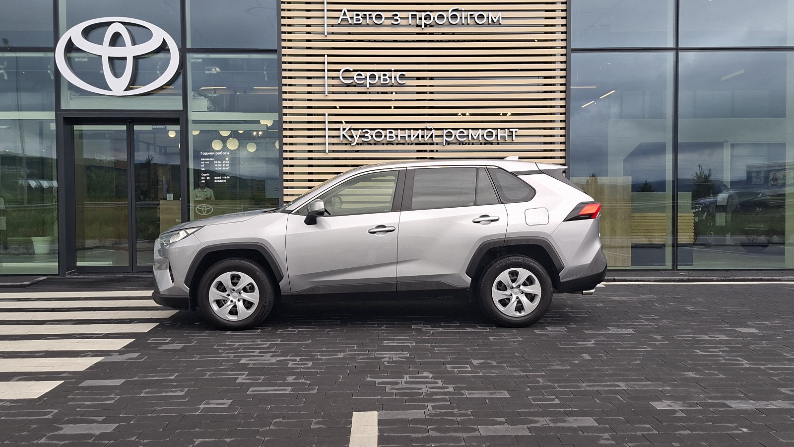 Toyota RAV4 2019 року, Універсал, Тойота Центр Ужгород "Карат Мотор", м.Ужгород | Фото № 10 Toyota RAV4 2019 року з пробігом 100111 км, Універсал, Тойота Центр Ужгород "Карат Мотор", м.Ужгород - 1050000 ГРН | Фото № 10