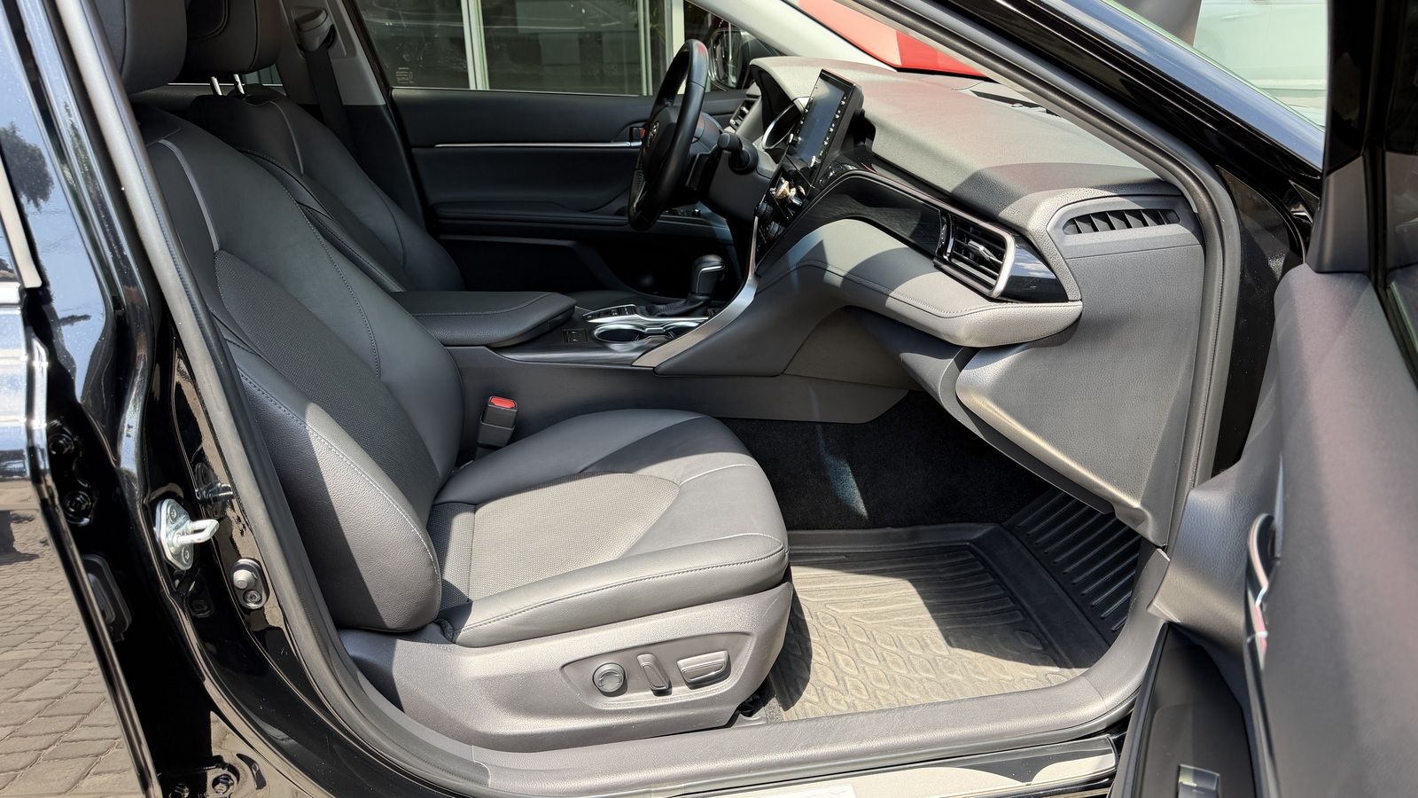 Toyota CAMRY 2023 року, Седан, Тойота Центр Кривий Ріг "Алмаз Сістем", м.Кривий Ріг | Фото № 6 Toyota CAMRY 2023 року з пробігом 53252 км, Седан, Тойота Центр Кривий Ріг "Алмаз Сістем", м.Кривий Ріг - 1570000 ГРН | Фото № 6