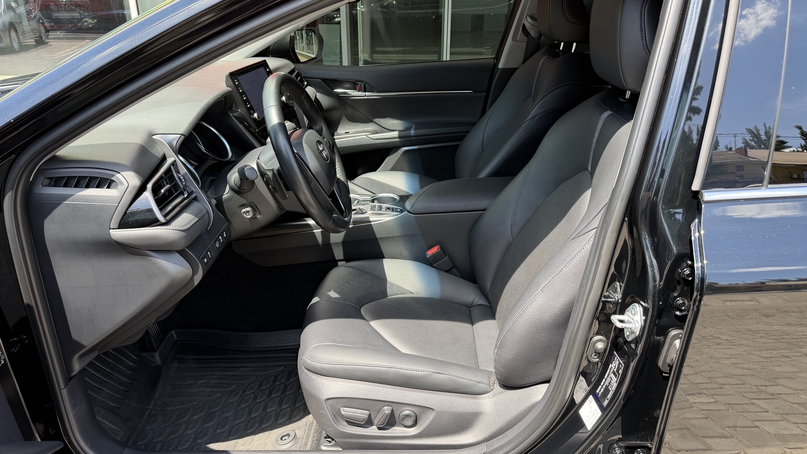 Toyota CAMRY 2023 року, Седан, Тойота Центр Кривий Ріг "Алмаз Сістем", м.Кривий Ріг | Фото № 12 Toyota CAMRY 2023 року з пробігом 53252 км, Седан, Тойота Центр Кривий Ріг "Алмаз Сістем", м.Кривий Ріг - 1570000 ГРН | Фото № 12