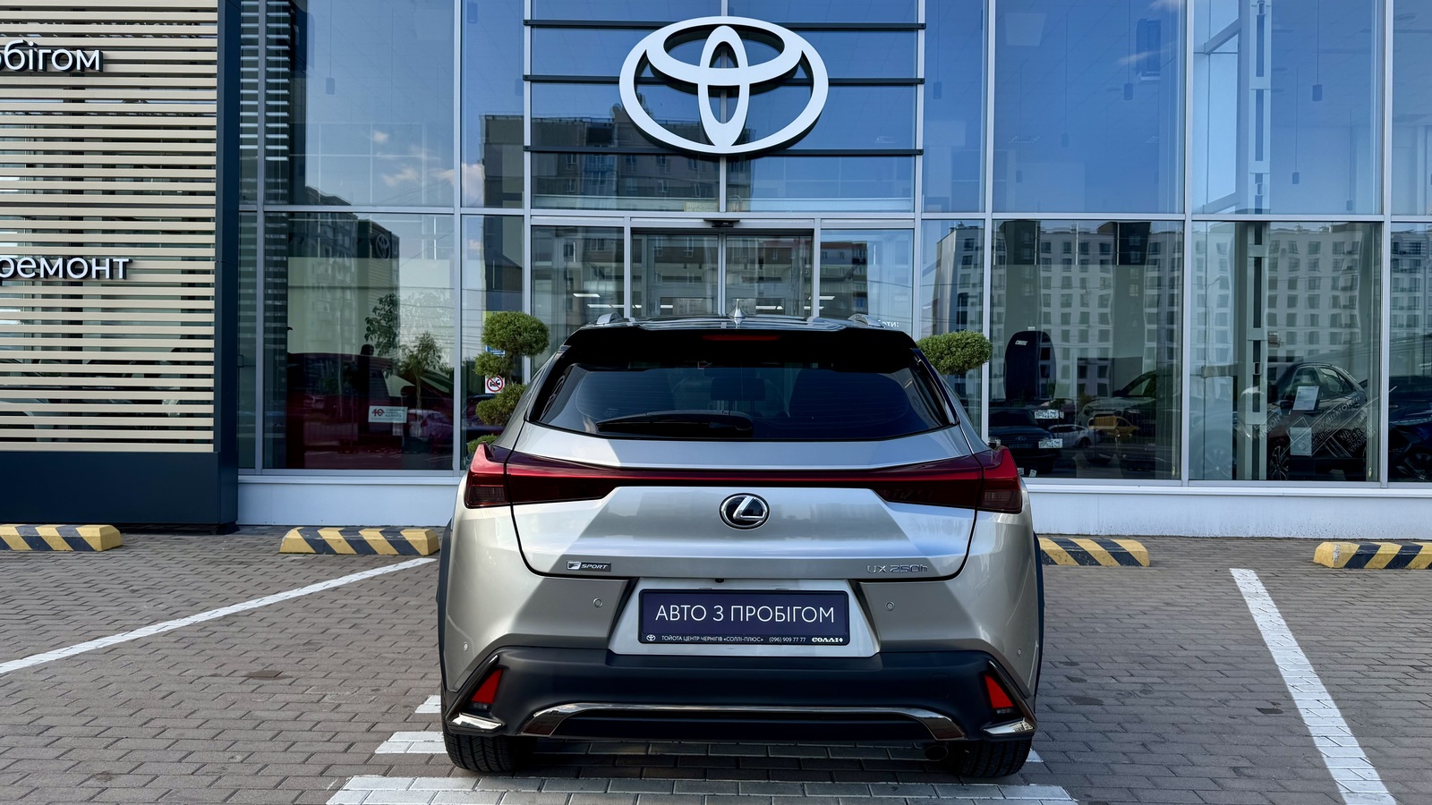 Lexus UX 2020 року, Універсал, Тойота Центр Чернігів "Соллі-Плюс", м.Чернігів | Фото № 4 Lexus UX 2020 року з пробігом 65585 км, Універсал, Тойота Центр Чернігів "Соллі-Плюс", м.Чернігів - 1237000 ГРН | Фото № 4
