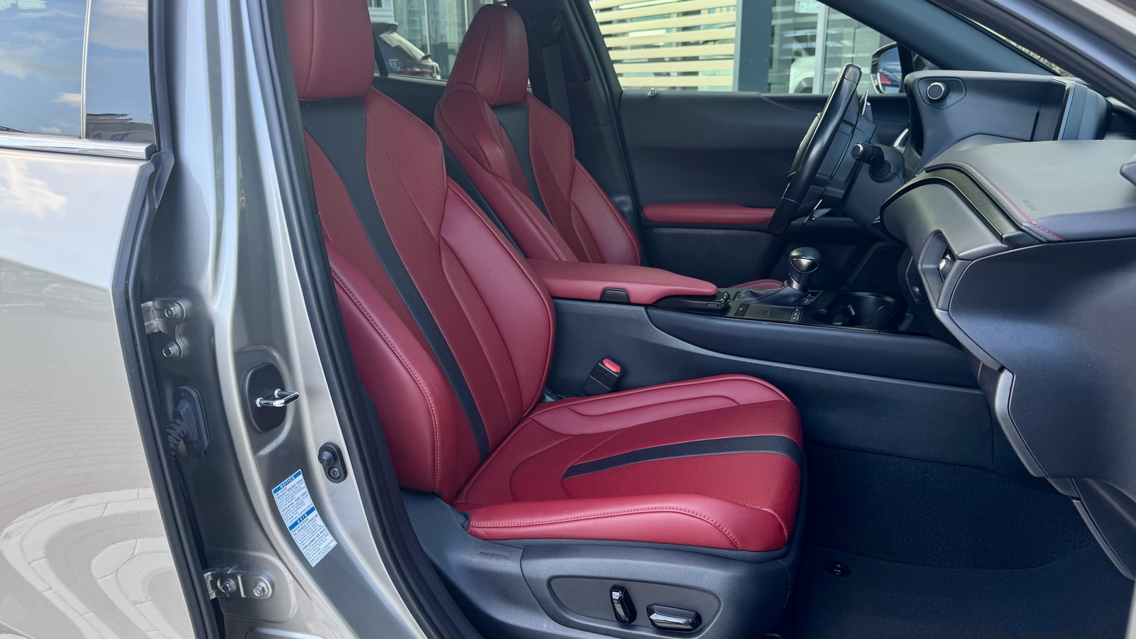 Lexus UX 2020 року, Універсал, Тойота Центр Чернігів "Соллі-Плюс", м.Чернігів | Фото № 6 Lexus UX 2020 року з пробігом 65585 км, Універсал, Тойота Центр Чернігів "Соллі-Плюс", м.Чернігів - 1237000 ГРН | Фото № 6