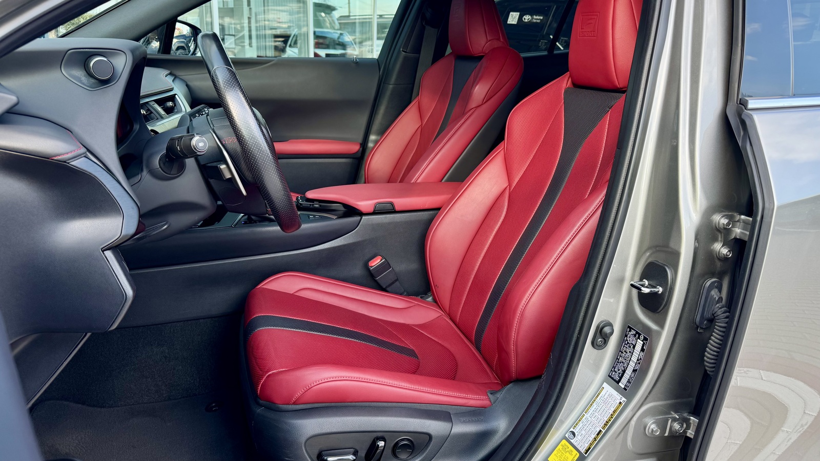 Lexus UX 2020 року, Універсал, Тойота Центр Чернігів "Соллі-Плюс", м.Чернігів | Фото № 12 Lexus UX 2020 року з пробігом 65585 км, Універсал, Тойота Центр Чернігів "Соллі-Плюс", м.Чернігів - 1237000 ГРН | Фото № 12