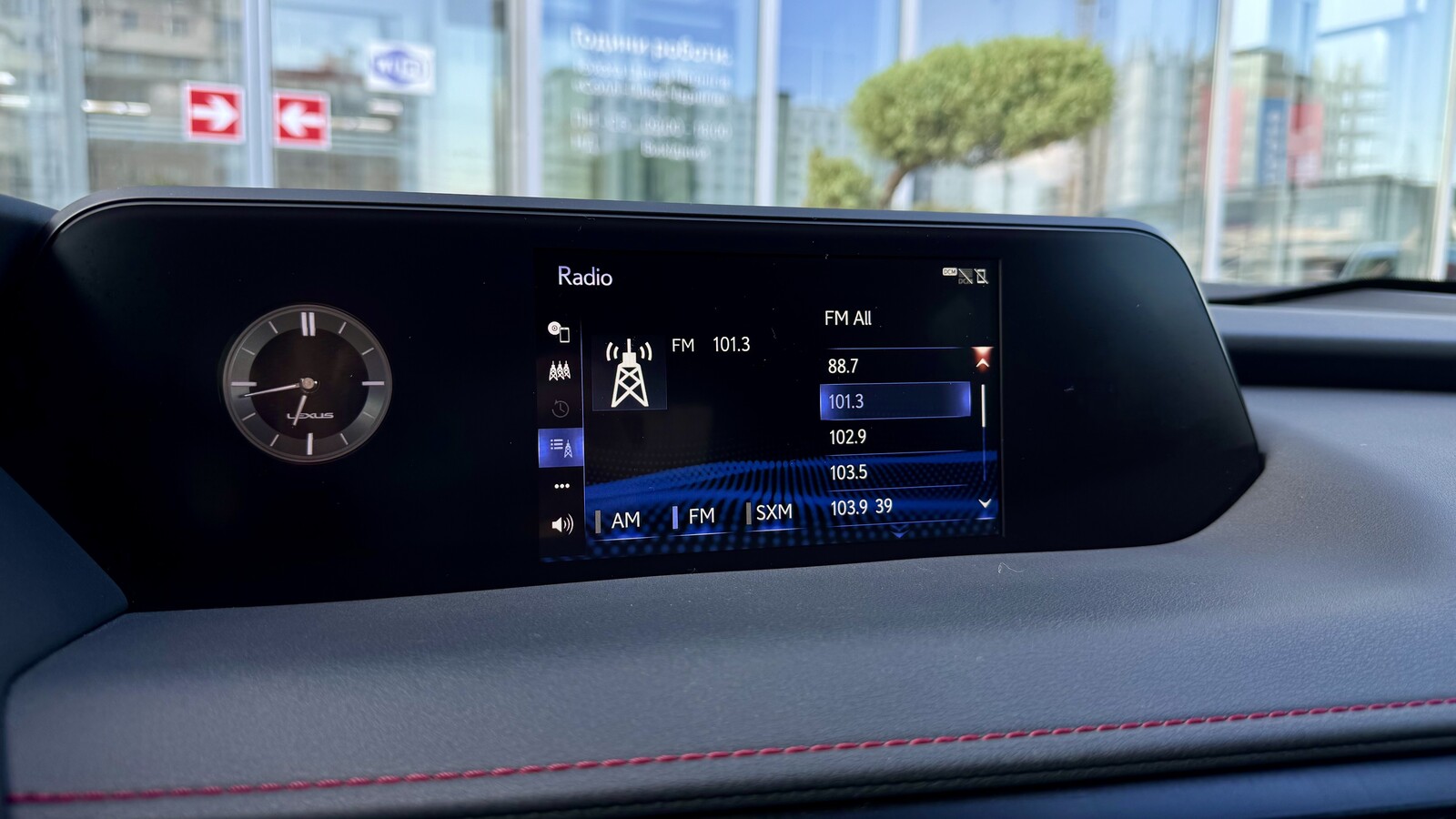 Lexus UX 2020 року, Універсал, Тойота Центр Чернігів "Соллі-Плюс", м.Чернігів | Фото № 14 Lexus UX 2020 року з пробігом 65585 км, Універсал, Тойота Центр Чернігів "Соллі-Плюс", м.Чернігів - 1237000 ГРН | Фото № 14