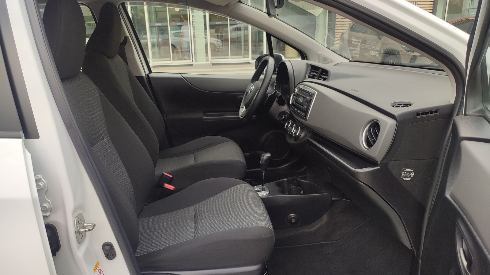 Toyota YARIS 2013 року, Хетчбек, Тойота Центр Київ "ВіДі Автострада", м.Київ | Фото № 6 Toyota YARIS 2013 року з пробігом 91870 км, Хетчбек, Тойота Центр Київ "ВіДі Автострада", м.Київ - 438000 ГРН | Фото № 6