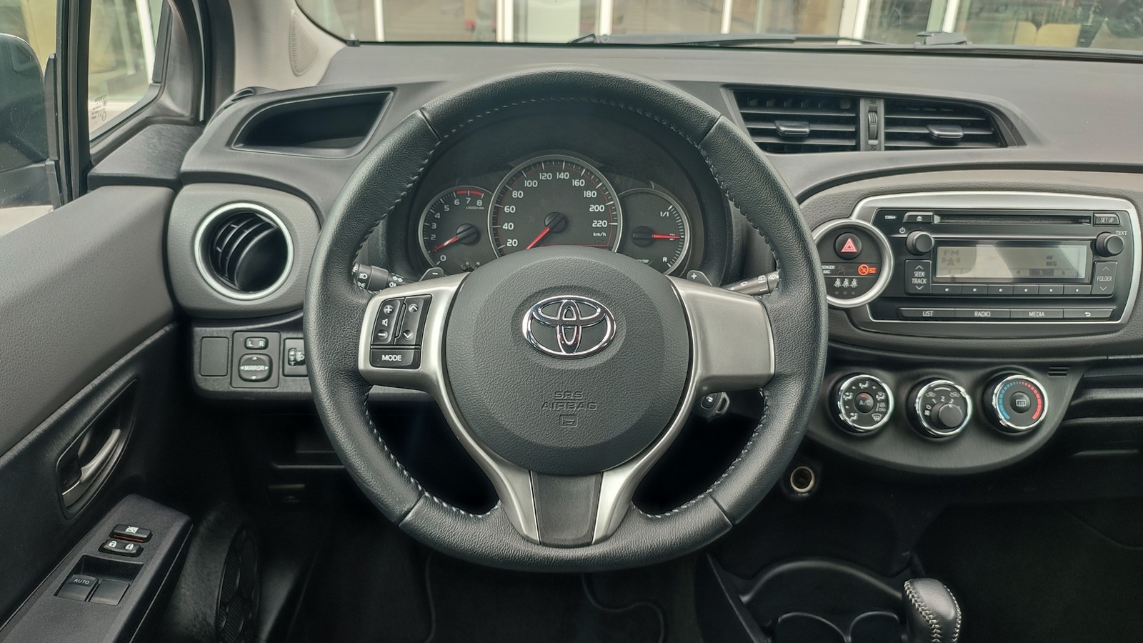 Toyota YARIS 2013 року, Хетчбек, Тойота Центр Київ "ВіДі Автострада", м.Київ | Фото № 9 Toyota YARIS 2013 року з пробігом 91870 км, Хетчбек, Тойота Центр Київ "ВіДі Автострада", м.Київ - 438000 ГРН | Фото № 9