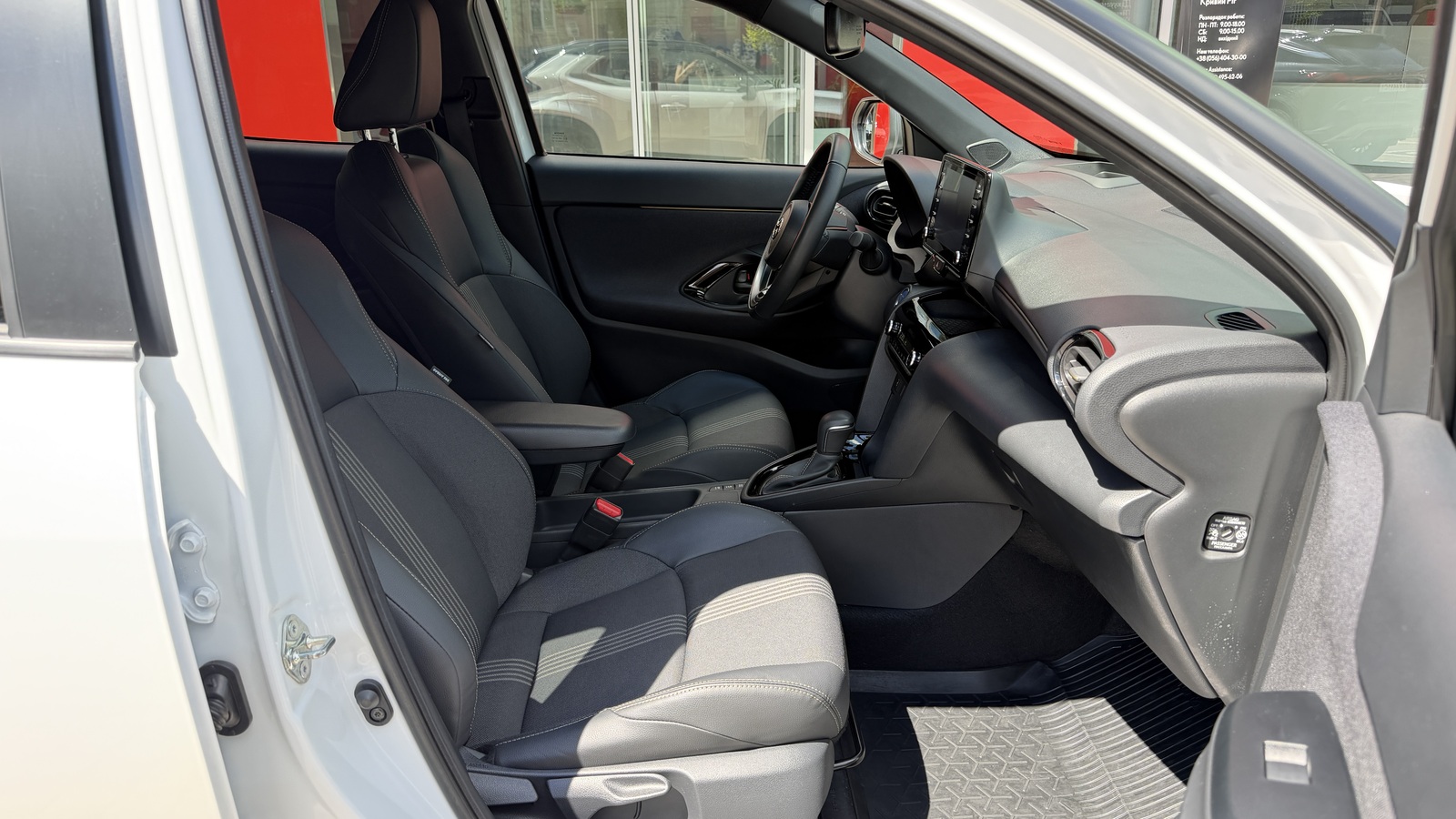 Toyota YARIS CROSS 2024 року з пробігом 30373 км, Універсал, Тойота Центр Кривий Ріг "Алмаз Сістем", м.Кривий Ріг - 1299200 ГРН | Фото № 6
