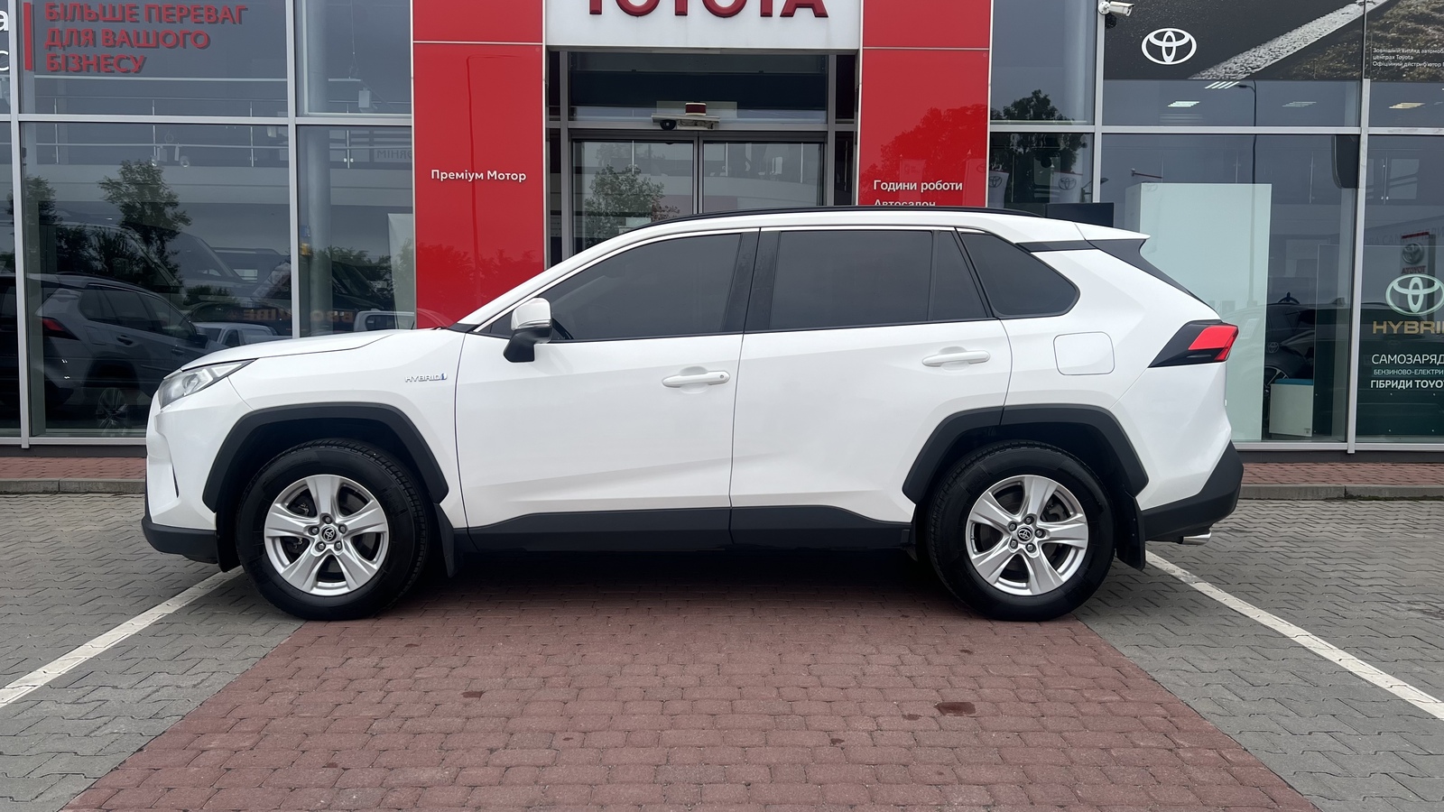 Toyota RAV4 2021 року, Універсал, Тойота Центр Вінниця "Преміум Мотор", м.Вінниця | Фото № 3 Toyota RAV4 2021 року з пробігом 235901 км, Універсал, Тойота Центр Вінниця "Преміум Мотор", м.Вінниця - 1170000 ГРН | Фото № 3