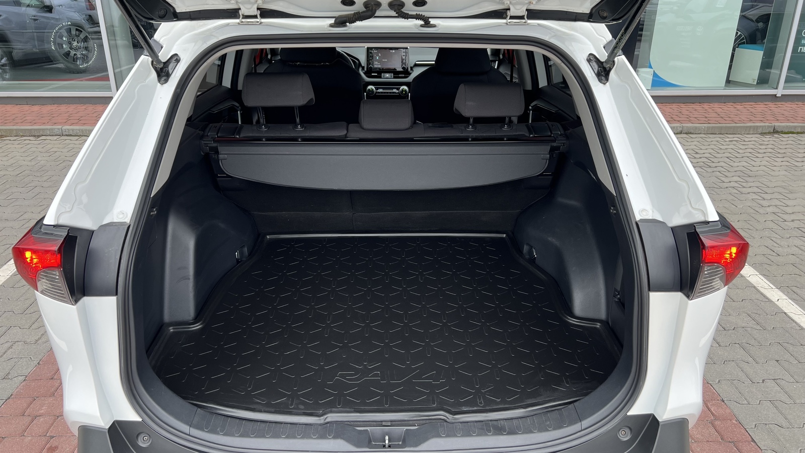 Toyota RAV4 2021 року, Універсал, Тойота Центр Вінниця "Преміум Мотор", м.Вінниця | Фото № 10 Toyota RAV4 2021 року з пробігом 235901 км, Універсал, Тойота Центр Вінниця "Преміум Мотор", м.Вінниця - 1170000 ГРН | Фото № 10