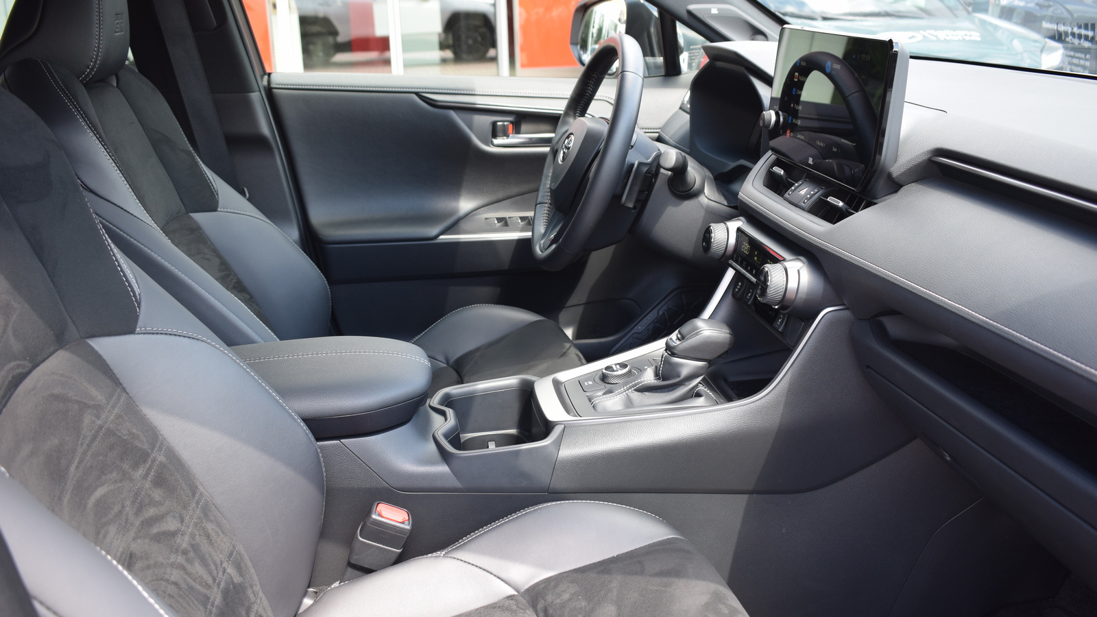 Toyota RAV4 2024 року, Універсал, Тойота Центр Житомир "Стар - Кар", м.Житомир | Фото № 6 Toyota RAV4 2024 року з пробігом 3069 км, Універсал, Тойота Центр Житомир "Стар - Кар", м.Житомир - 2173500 ГРН | Фото № 6