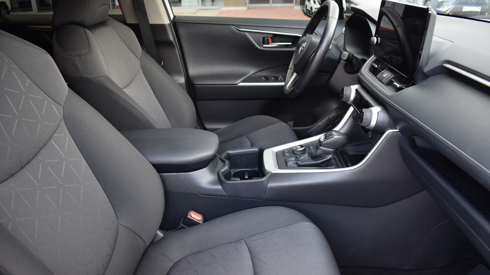 Toyota RAV4 2023 року, Універсал, Тойота Центр Житомир "Стар - Кар", м.Житомир | Фото № 6 Toyota RAV4 2023 року з пробігом 135266 км, Універсал, Тойота Центр Житомир "Стар - Кар", м.Житомир - 1291500 ГРН | Фото № 6