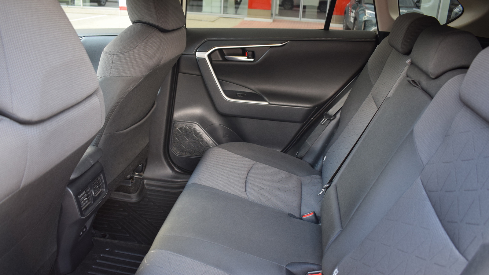 Toyota RAV4 2023 року, Універсал, Тойота Центр Житомир "Стар - Кар", м.Житомир | Фото № 11 Toyota RAV4 2023 року з пробігом 135266 км, Універсал, Тойота Центр Житомир "Стар - Кар", м.Житомир - 1291500 ГРН | Фото № 11