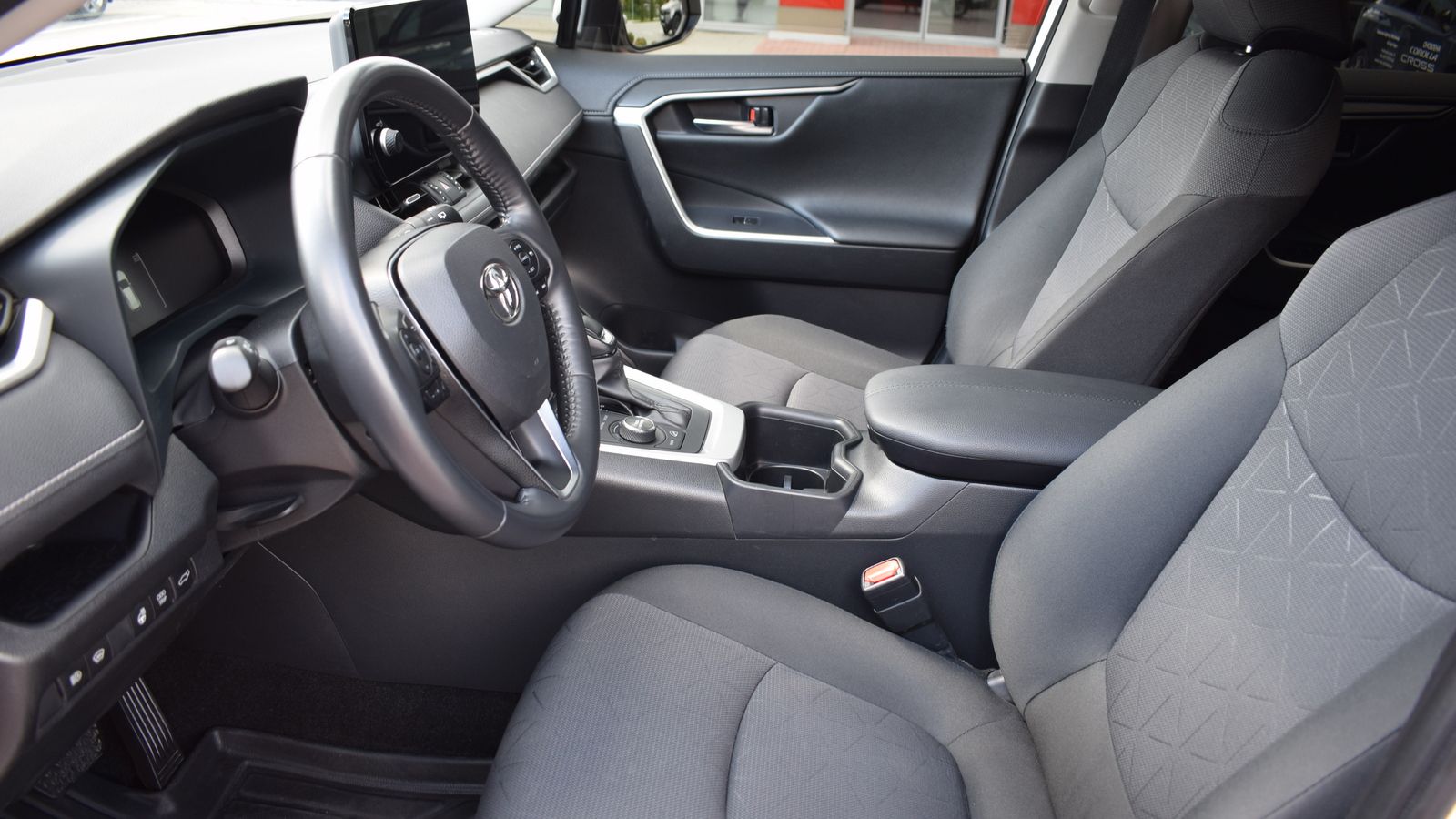 Toyota RAV4 2023 року, Універсал, Тойота Центр Житомир "Стар - Кар", м.Житомир | Фото № 12 Toyota RAV4 2023 року з пробігом 135266 км, Універсал, Тойота Центр Житомир "Стар - Кар", м.Житомир - 1291500 ГРН | Фото № 12