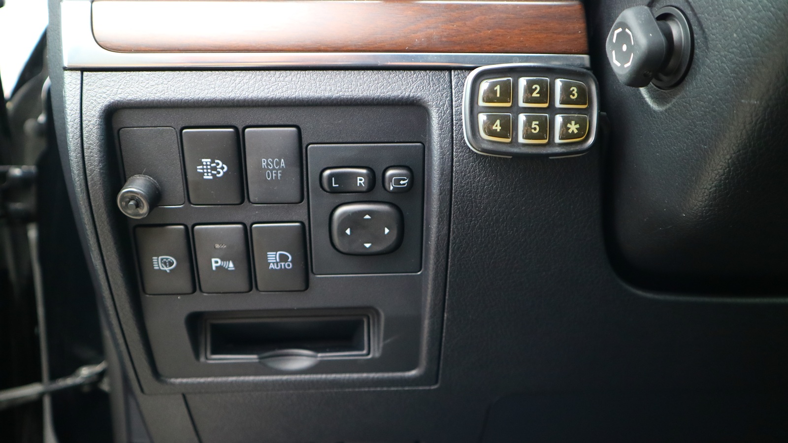 Toyota LAND CRUISER 2017 року, Універсал, Тойота Центр Київ "Автосаміт Укравто Столичне", м.Київ | Фото № 21 Toyota LAND CRUISER 2017 року з пробігом 85802 км, Універсал, Тойота Центр Київ "Автосаміт Укравто Столичне", м.Київ - 2793000 ГРН | Фото № 21