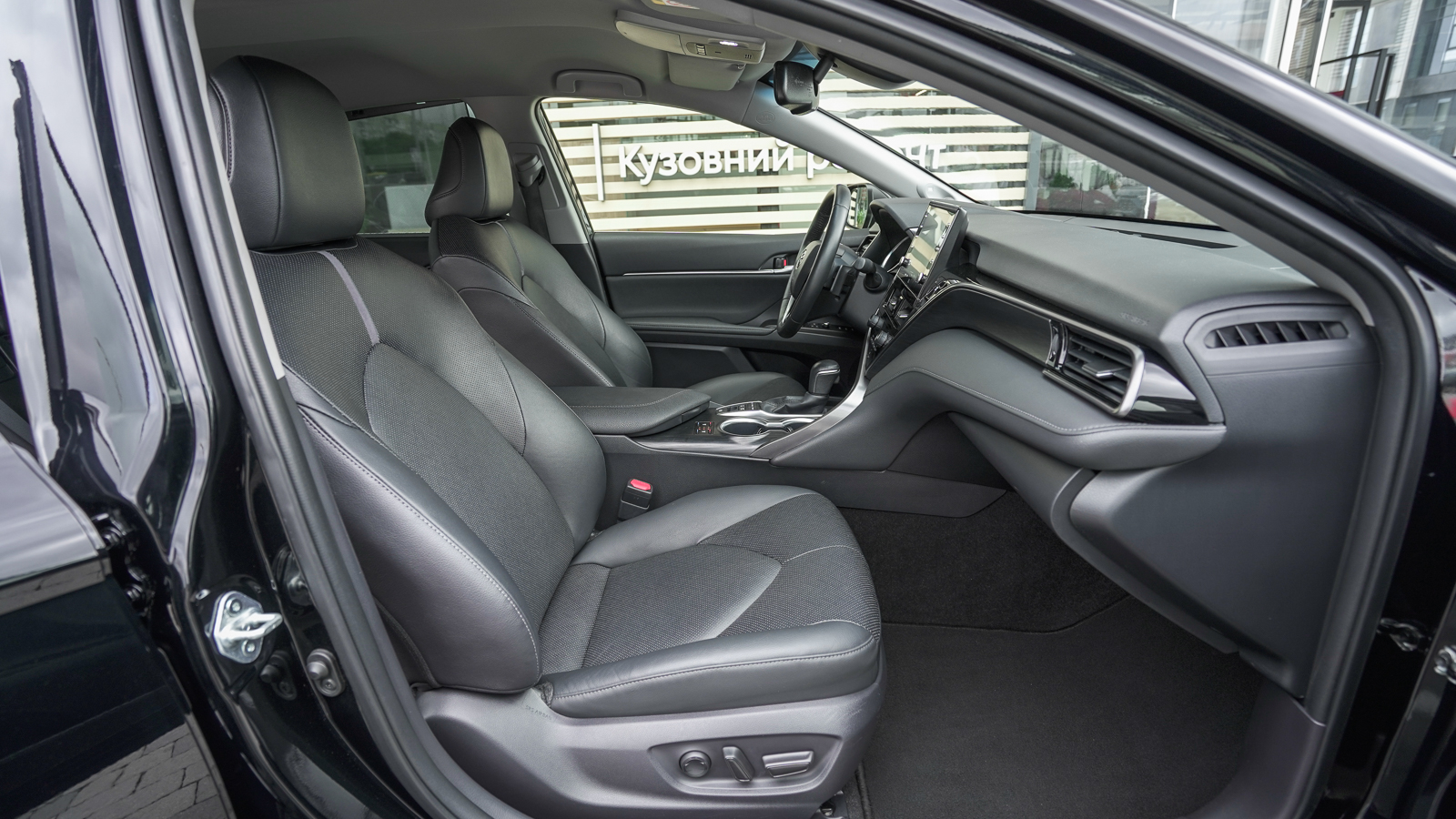 Toyota CAMRY 2021 року, Седан, Тойота Центр Львів "Діамант", м.Львів | Фото № 6 Toyota CAMRY 2021 року з пробігом 64468 км, Седан, Тойота Центр Львів "Діамант", м.Львів - 1623600 ГРН | Фото № 6
