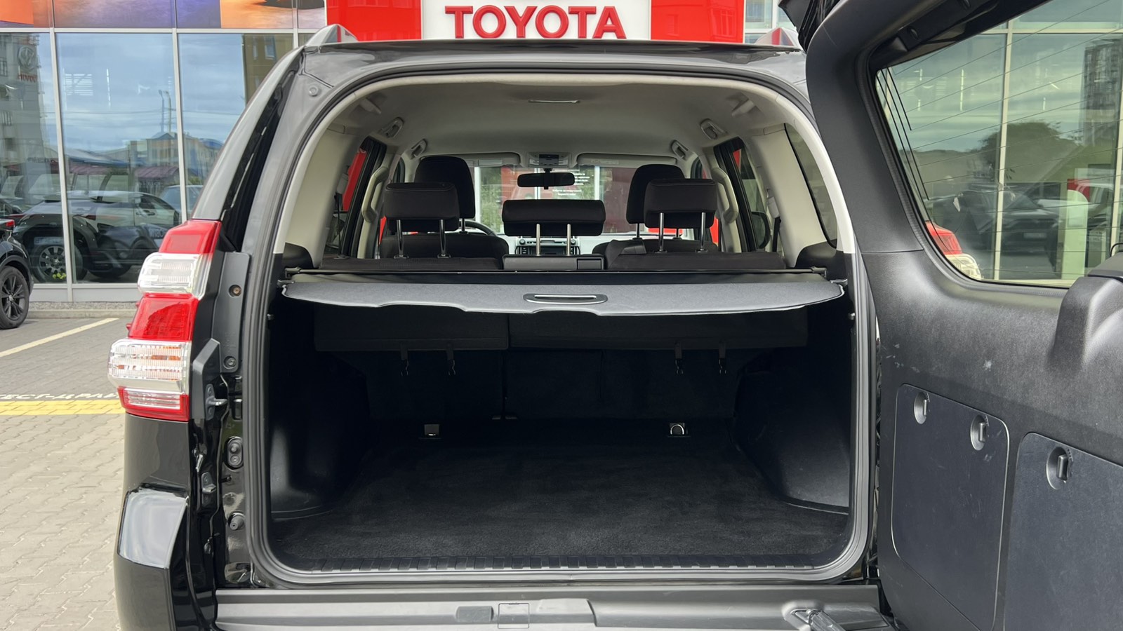 Toyota LAND CRUISER PRADO 2017 року, Універсал, Тойота Центр Івано-Франківськ "Класик-Авто", м.Івано-Франківськ | Фото № 10 Toyota LAND CRUISER PRADO 2017 року з пробігом 117500 км, Універсал, Тойота Центр Івано-Франківськ "Класик-Авто", м.Івано-Франківськ - 1440000 ГРН | Фото № 10