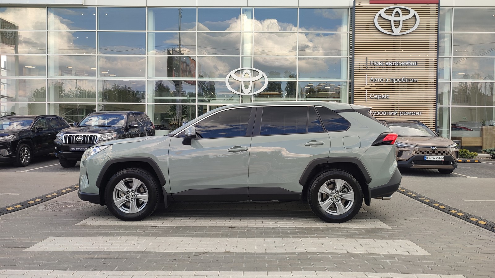 Toyota RAV4 2024 року, Універсал, Тойота Центр Київ "ВіДі Автострада", м.Київ | Фото № 3 Toyota RAV4 2024 року з пробігом 23556 км, Універсал, Тойота Центр Київ "ВіДі Автострада", м.Київ - 1748000 ГРН | Фото № 3