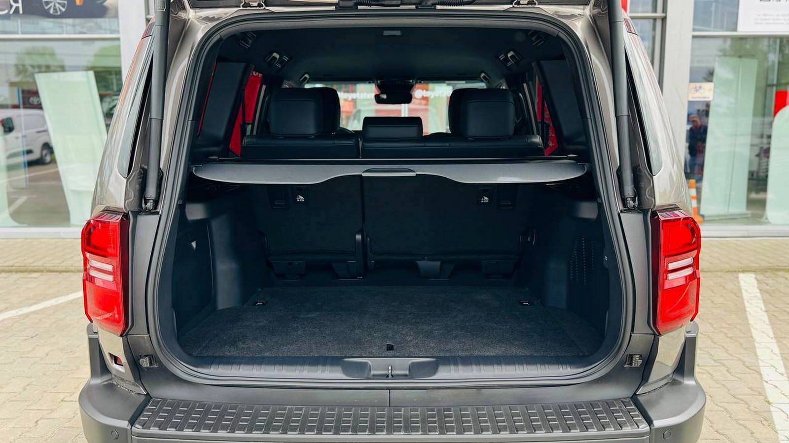 Toyota LAND CRUISER PRADO 2025 року, Універсал, Тойота Центр Тернопіль "Кристал Моторс", м.Тернопіль | Фото № 10 Toyota LAND CRUISER PRADO 2025 року з пробігом 4618 км, Універсал, Тойота Центр Тернопіль "Кристал Моторс", м.Тернопіль - 2700000 ГРН | Фото № 10