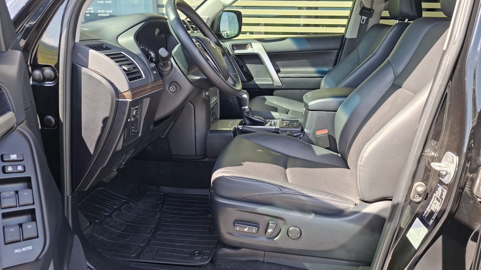 Toyota LAND CRUISER PRADO 2023 року, Універсал, Тойота Центр Ужгород "Карат Мотор", м.Ужгород | Фото № 12 Toyota LAND CRUISER PRADO 2023 року з пробігом 52300 км, Універсал, Тойота Центр Ужгород "Карат Мотор", м.Ужгород - 2340000 ГРН | Фото № 12