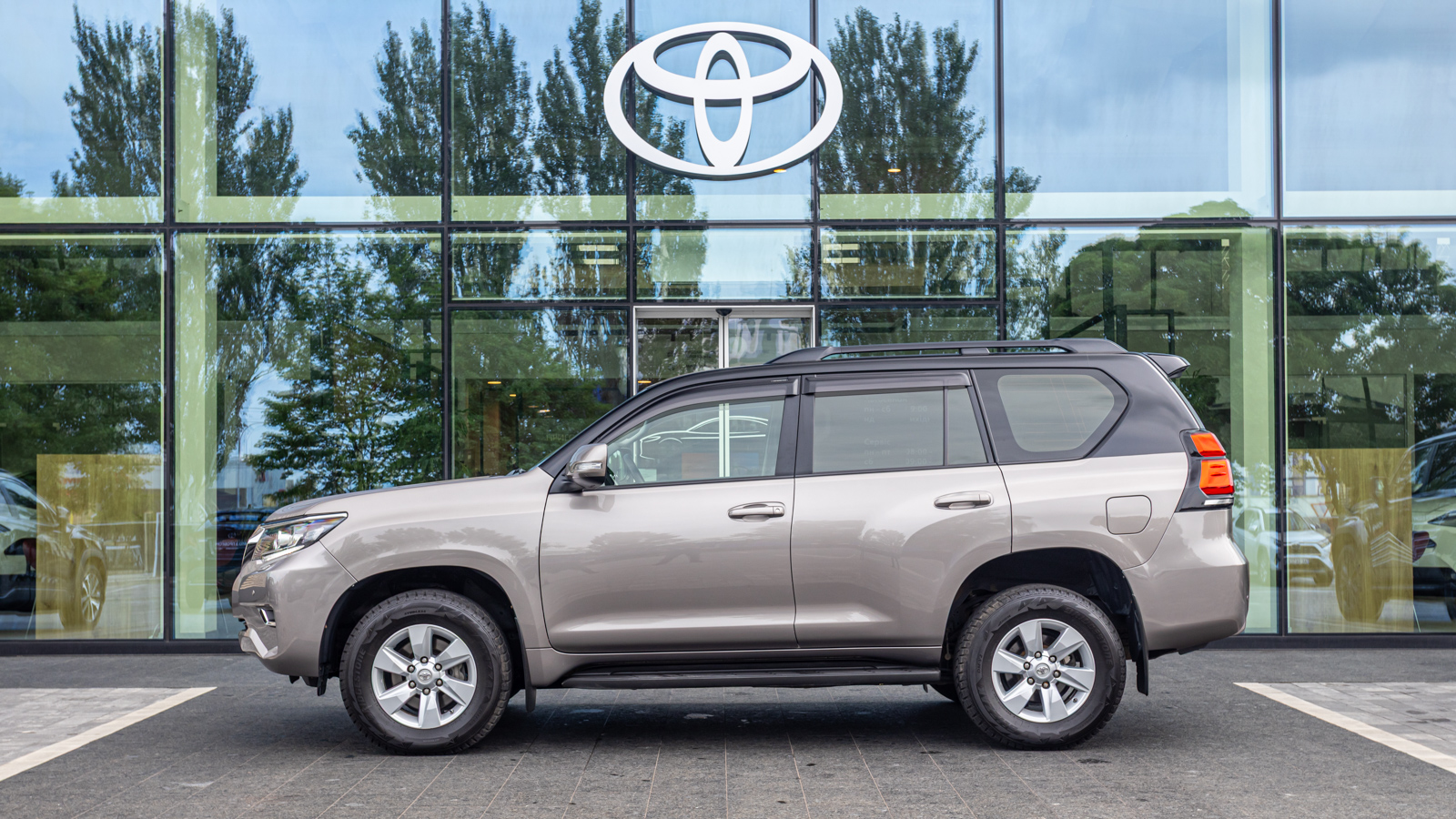 Toyota LAND CRUISER PRADO 2018 року, Універсал, Тойота Центр Дніпро "Алмаз Мотор" на Запорізькому шосе, м.Дніпро | Фото № 3 Toyota LAND CRUISER PRADO 2018 року з пробігом 52960 км, Універсал, Тойота Центр Дніпро "Алмаз Мотор" на Запорізькому шосе, м.Дніпро - 1800000 ГРН | Фото № 3