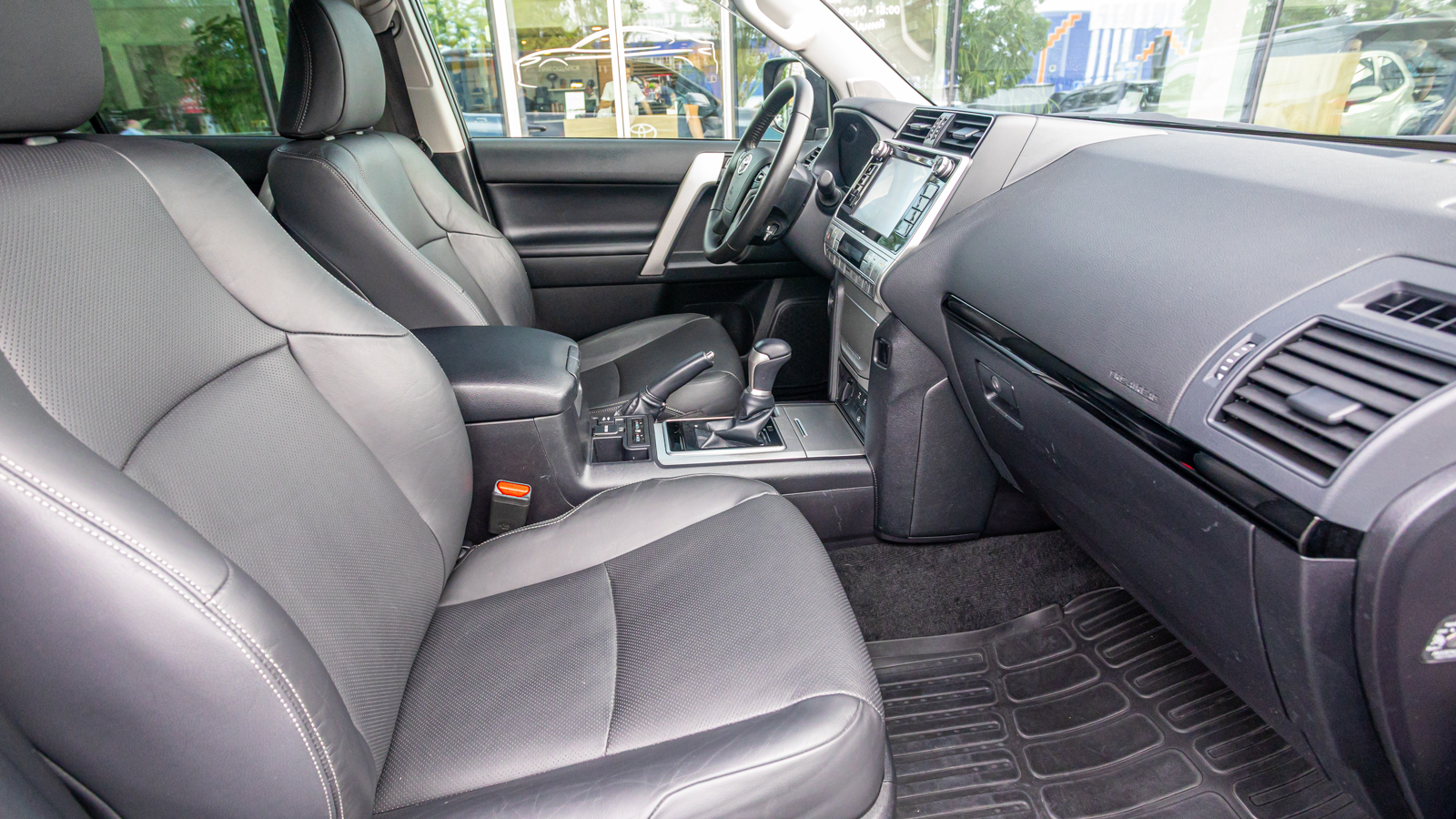 Toyota LAND CRUISER PRADO 2018 року, Універсал, Тойота Центр Дніпро "Алмаз Мотор" на Запорізькому шосе, м.Дніпро | Фото № 6 Toyota LAND CRUISER PRADO 2018 року з пробігом 52960 км, Універсал, Тойота Центр Дніпро "Алмаз Мотор" на Запорізькому шосе, м.Дніпро - 1800000 ГРН | Фото № 6