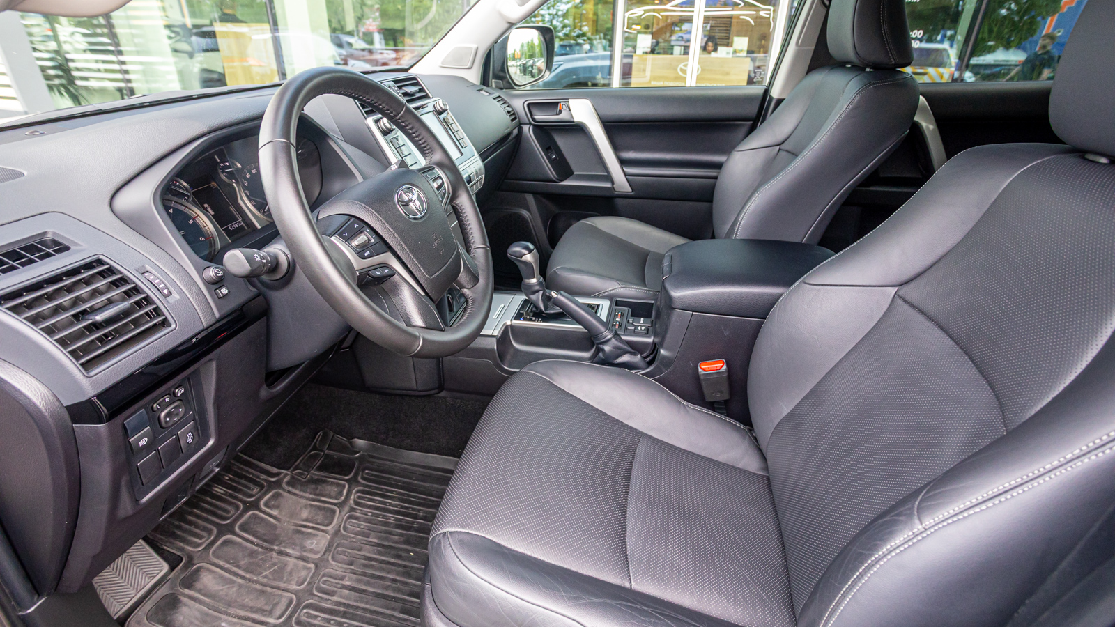 Toyota LAND CRUISER PRADO 2018 року, Універсал, Тойота Центр Дніпро "Алмаз Мотор" на Запорізькому шосе, м.Дніпро | Фото № 14 Toyota LAND CRUISER PRADO 2018 року з пробігом 52960 км, Універсал, Тойота Центр Дніпро "Алмаз Мотор" на Запорізькому шосе, м.Дніпро - 1800000 ГРН | Фото № 14