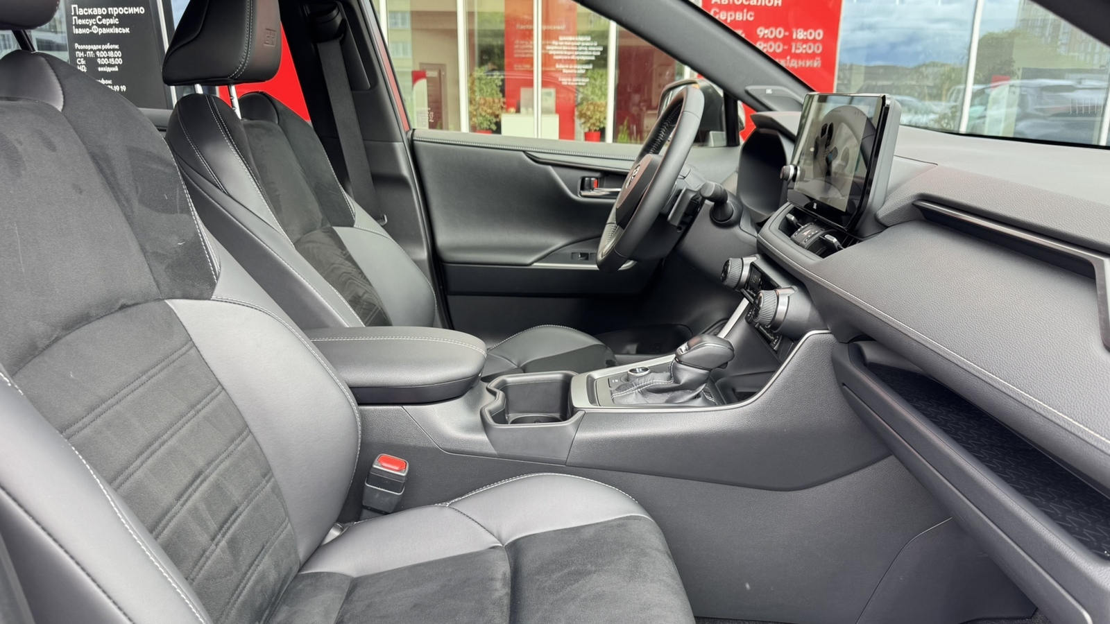 Toyota RAV4 2024 року, Універсал, Тойота Центр Івано-Франківськ "Класик-Авто", м.Івано-Франківськ | Фото № 6 Toyota RAV4 2024 року з пробігом 1784 км, Універсал, Тойота Центр Івано-Франківськ "Класик-Авто", м.Івано-Франківськ - 2137500 ГРН | Фото № 6